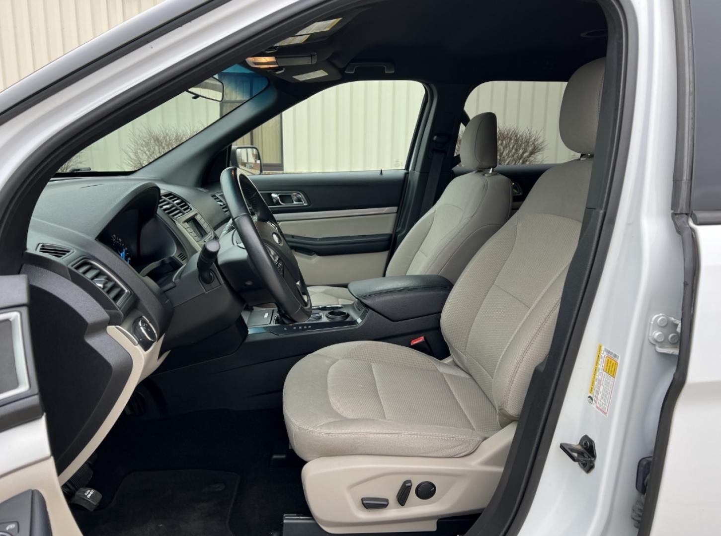 2019 WHITE /Gray Cloth FORD EXPLORER XLT (1FM5K7D86KG) with an 3.5L V6 engine, Automatic transmission, located at 2990 Old Orchard Rd., Jackson, MO, 63755, 37.354214, -89.612106 - 2019 Ford Explorer XLT 1-Owner 113xxx miles Front Wheel Drive 3.5L V6 Automatic 3rd Row Backup Camera Power Seats Bluetooth Cruise Power Windows/Locks/Mirrors We have financing available and we accept trades! Fill out a credit application on our website or come by today! If you have any - Photo#12