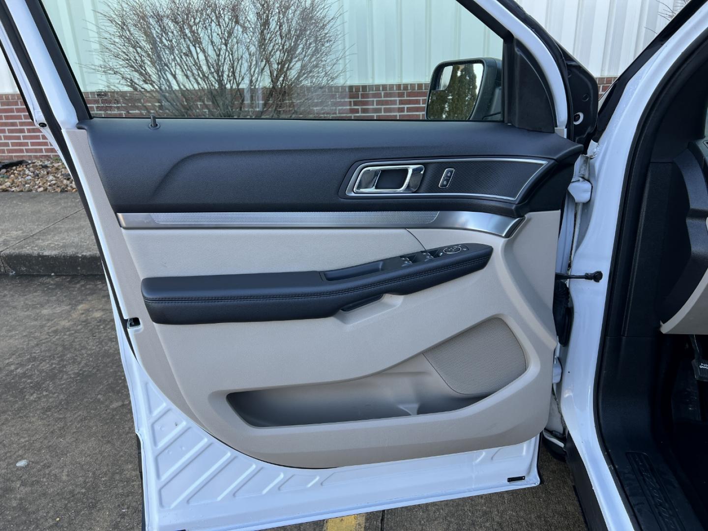 2019 WHITE /Tan Cloth FORD EXPLORER XLT (1FM5K7D84KG) with an 3.5L V6 engine, Automatic transmission, located at 2990 Old Orchard Rd., Jackson, MO, 63755, 37.354214, -89.612106 - 2019 Ford Explorer XLT 1-Owner 129xxx miles Front Wheel Drive 3.5L V6 Automatic 3rd Row Backup Camera Power Seats Bluetooth Cruise Power Windows/Locks/Mirrors We have financing available and we accept trades! Fill out a credit application on our website or come by today! If you have any - Photo#11