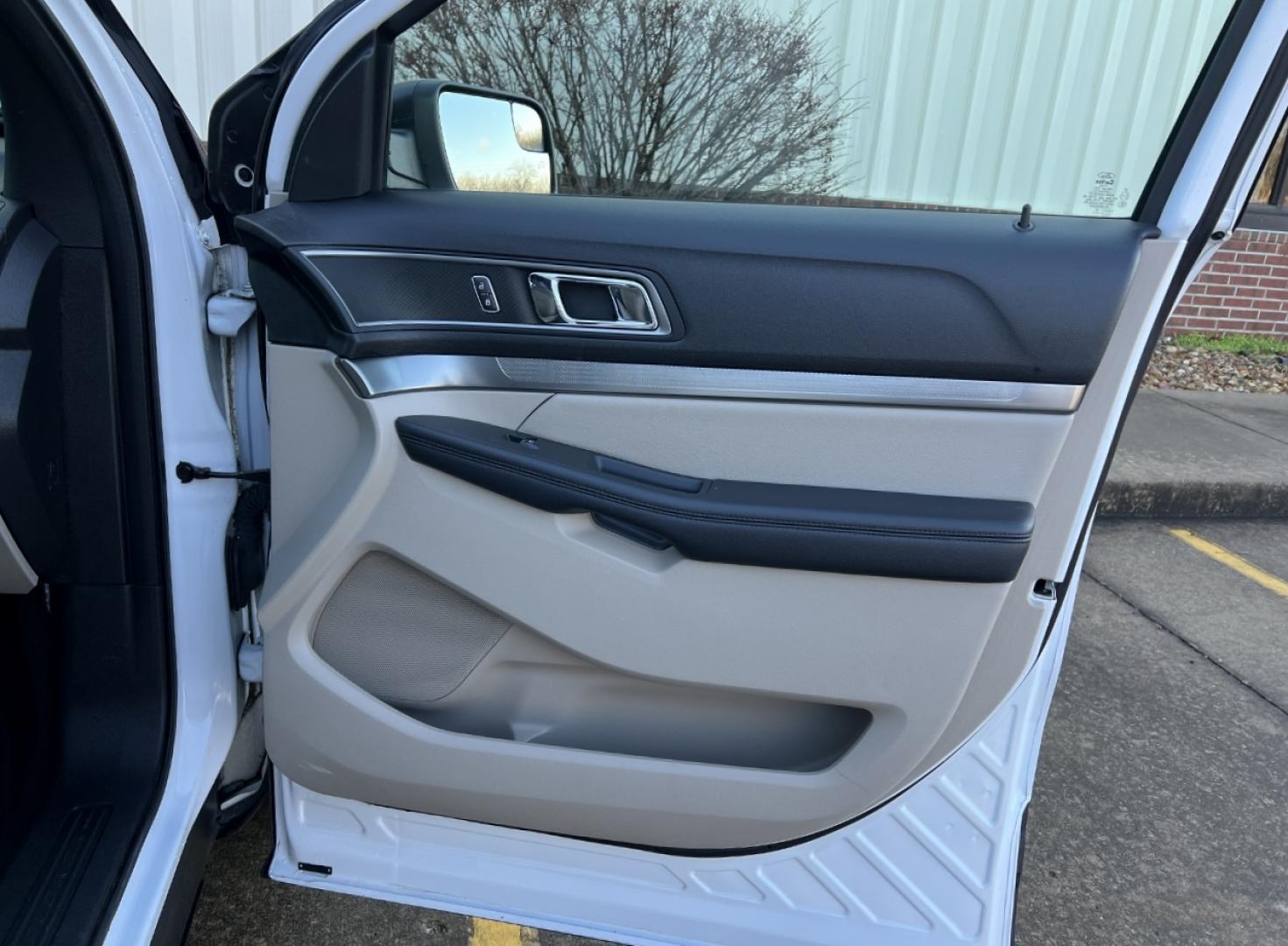 2019 WHITE /Tan Cloth FORD EXPLORER XLT (1FM5K7D84KG) with an 3.5L V6 engine, Automatic transmission, located at 2990 Old Orchard Rd., Jackson, MO, 63755, 37.354214, -89.612106 - 2019 Ford Explorer XLT 1-Owner 129xxx miles Front Wheel Drive 3.5L V6 Automatic 3rd Row Backup Camera Power Seats Bluetooth Cruise Power Windows/Locks/Mirrors We have financing available and we accept trades! Fill out a credit application on our website or come by today! If you have any - Photo#13