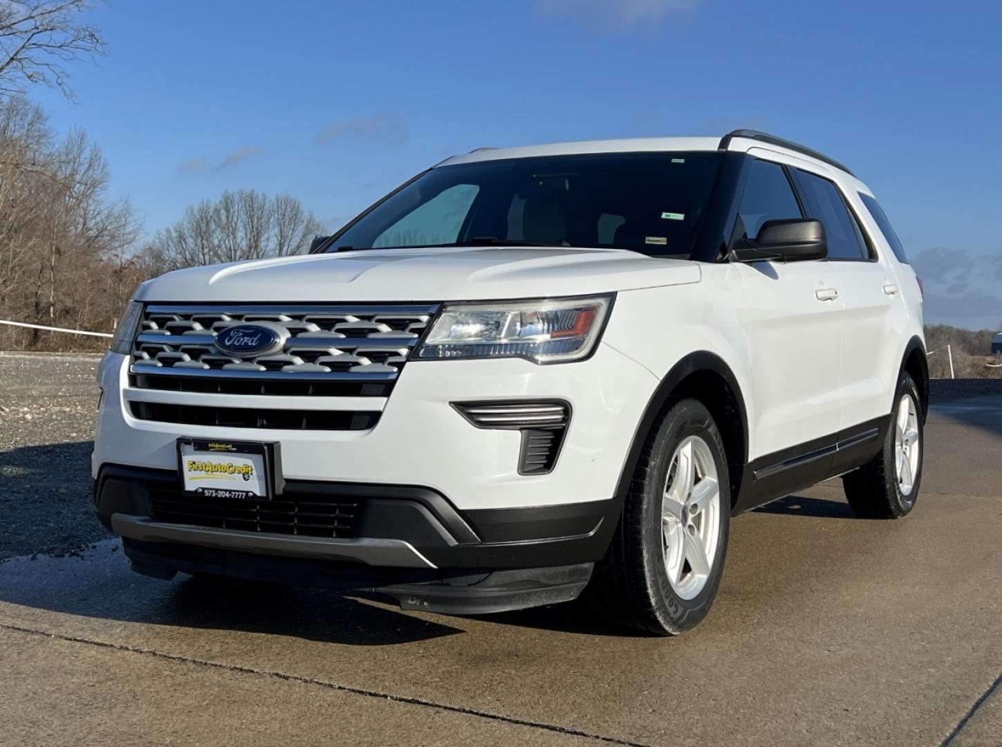 2019 WHITE /Tan Cloth FORD EXPLORER XLT (1FM5K7D84KG) with an 3.5L V6 engine, Automatic transmission, located at 2990 Old Orchard Rd., Jackson, MO, 63755, 37.354214, -89.612106 - 2019 Ford Explorer XLT 1-Owner 129xxx miles Front Wheel Drive 3.5L V6 Automatic 3rd Row Backup Camera Power Seats Bluetooth Cruise Power Windows/Locks/Mirrors We have financing available and we accept trades! Fill out a credit application on our website or come by today! If you have any - Photo#4