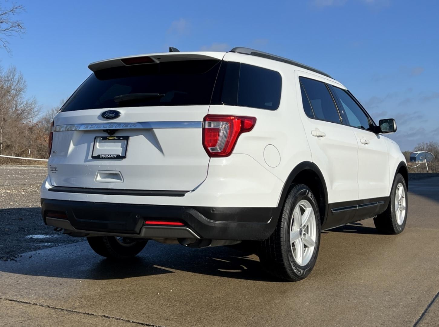 2019 WHITE /Tan Cloth FORD EXPLORER XLT (1FM5K7D84KG) with an 3.5L V6 engine, Automatic transmission, located at 2990 Old Orchard Rd., Jackson, MO, 63755, 37.354214, -89.612106 - 2019 Ford Explorer XLT 1-Owner 129xxx miles Front Wheel Drive 3.5L V6 Automatic 3rd Row Backup Camera Power Seats Bluetooth Cruise Power Windows/Locks/Mirrors We have financing available and we accept trades! Fill out a credit application on our website or come by today! If you have any - Photo#7