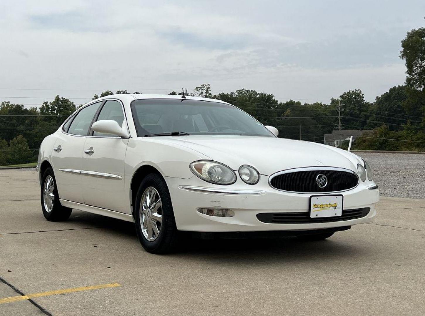 2005 WHITE BUICK LACROSSE CXL (2G4WD532851) with an 3.8L engine, Automatic transmission, located at 2990 Old Orchard Rd., Jackson, MO, 63755, 37.354214, -89.612106 - Photo#0