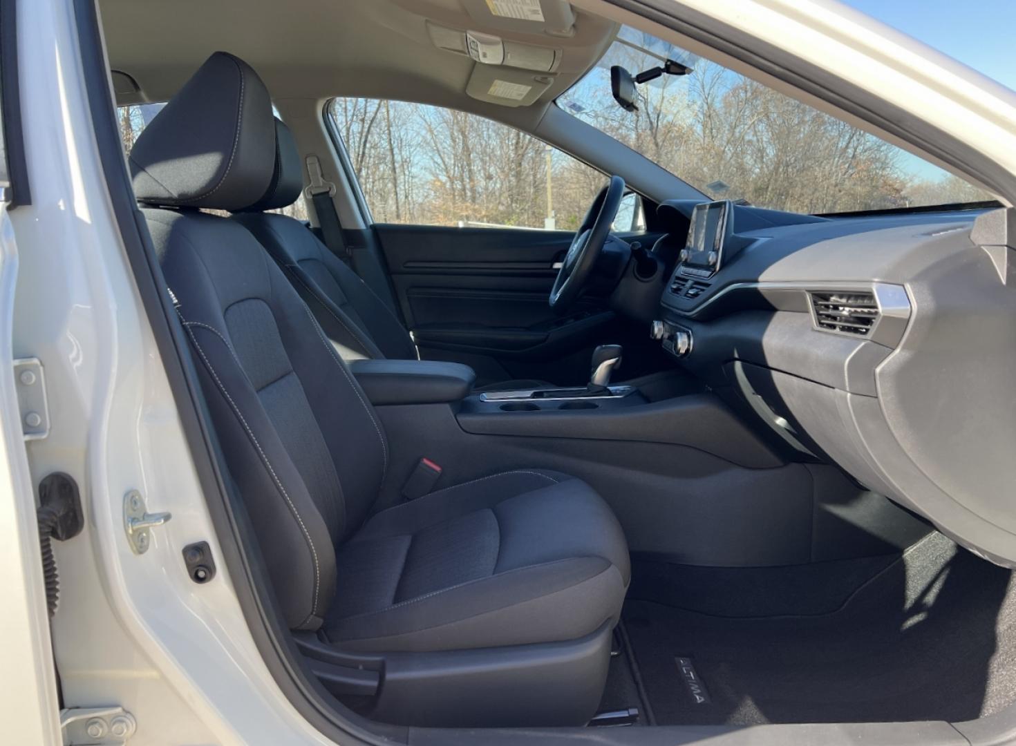 2020 WHITE /Black Cloth NISSAN ALTIMA S (1N4BL4BW4LC) with an 2.5L engine, Continuously Variable transmission, located at 2990 Old Orchard Rd., Jackson, MO, 63755, 37.354214, -89.612106 - Photo#15