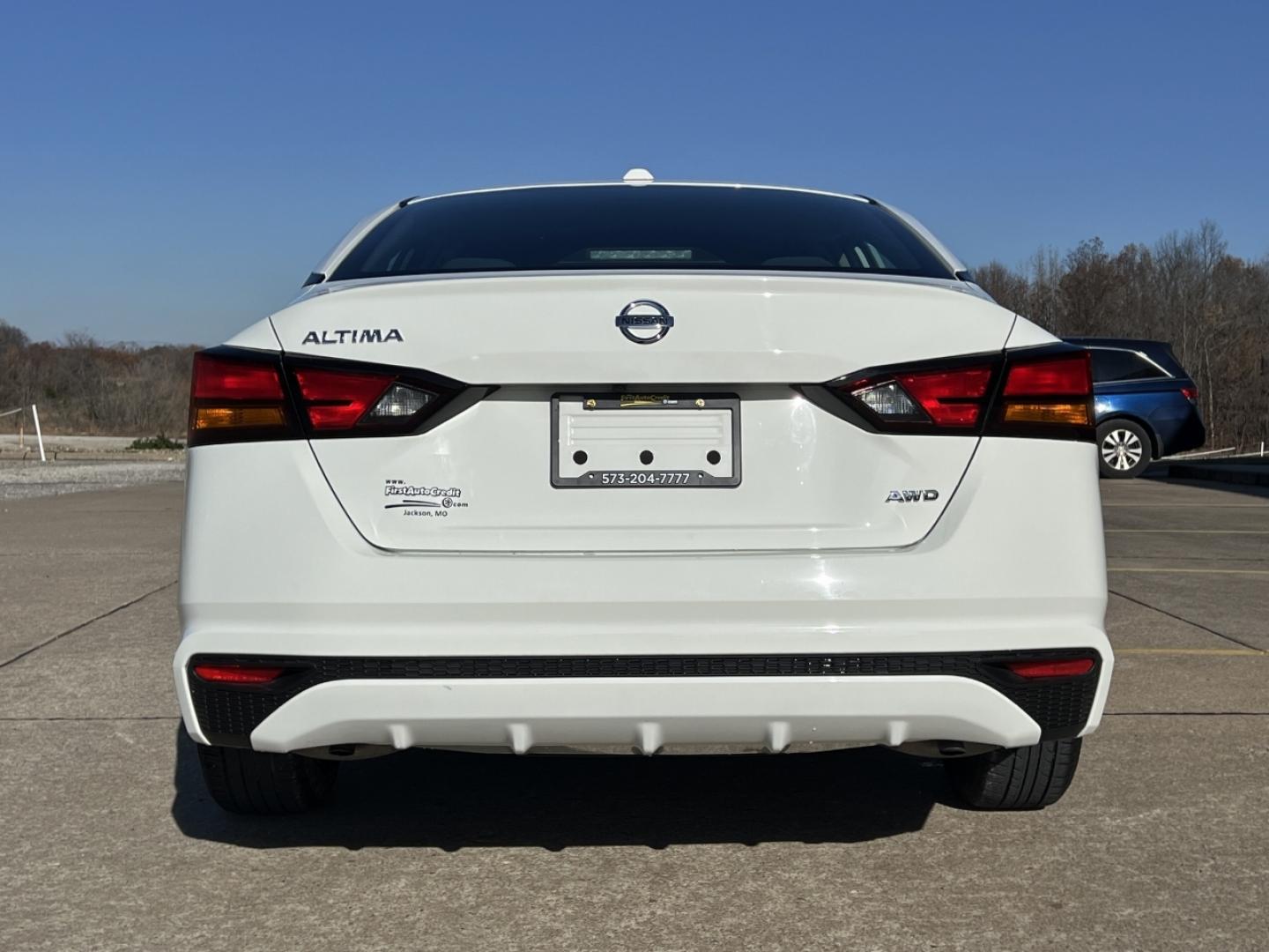 2020 WHITE /Black Cloth NISSAN ALTIMA S (1N4BL4BW4LC) with an 2.5L engine, Continuously Variable transmission, located at 2990 Old Orchard Rd., Jackson, MO, 63755, 37.354214, -89.612106 - Photo#10