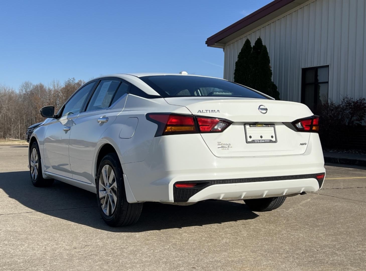 2020 WHITE /Black Cloth NISSAN ALTIMA S (1N4BL4BW4LC) with an 2.5L engine, Continuously Variable transmission, located at 2990 Old Orchard Rd., Jackson, MO, 63755, 37.354214, -89.612106 - Photo#9