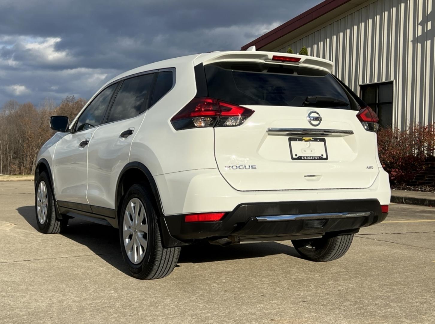 2020 WHITE /Black Cloth NISSAN ROGUE S (KNMAT2MV4LP) with an 2.5L engine, Continuously Variable transmission, located at 2990 Old Orchard Rd., Jackson, MO, 63755, 37.354214, -89.612106 - Photo#8