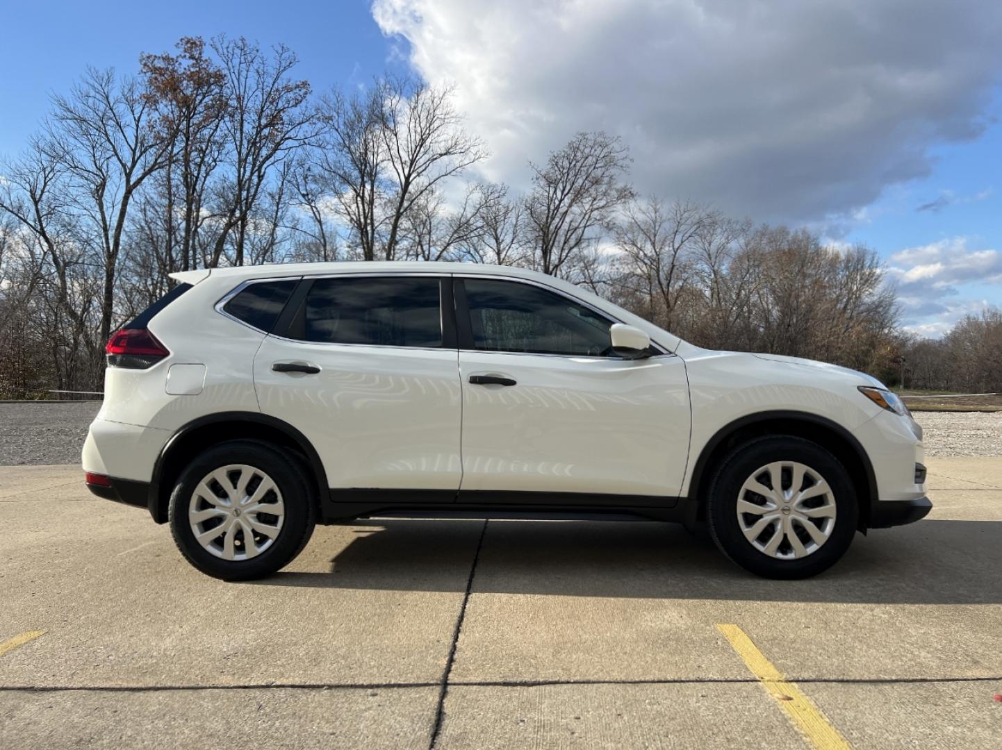 2020 WHITE /Black Cloth NISSAN ROGUE S (KNMAT2MV4LP) with an 2.5L engine, Continuously Variable transmission, located at 2990 Old Orchard Rd., Jackson, MO, 63755, 37.354214, -89.612106 - Photo#6