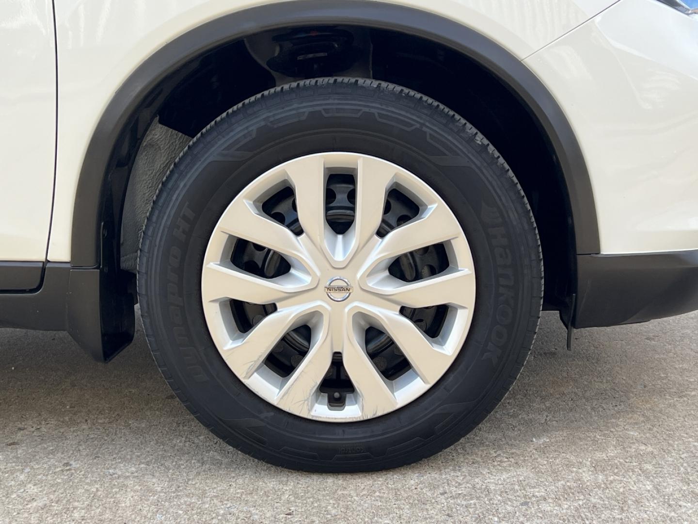 2020 WHITE /Black Cloth NISSAN ROGUE S (KNMAT2MV4LP) with an 2.5L engine, Continuously Variable transmission, located at 2990 Old Orchard Rd., Jackson, MO, 63755, 37.354214, -89.612106 - Photo#35