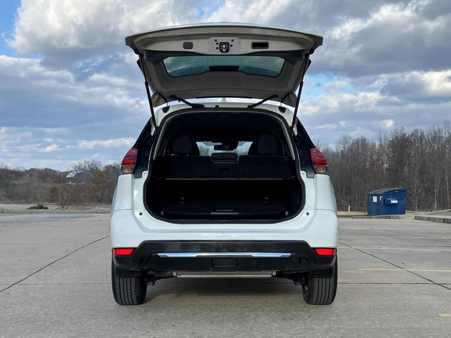 2020 WHITE /Black Cloth NISSAN ROGUE S (KNMAT2MV4LP) with an 2.5L engine, Continuously Variable transmission, located at 2990 Old Orchard Rd., Jackson, MO, 63755, 37.354214, -89.612106 - Photo#17