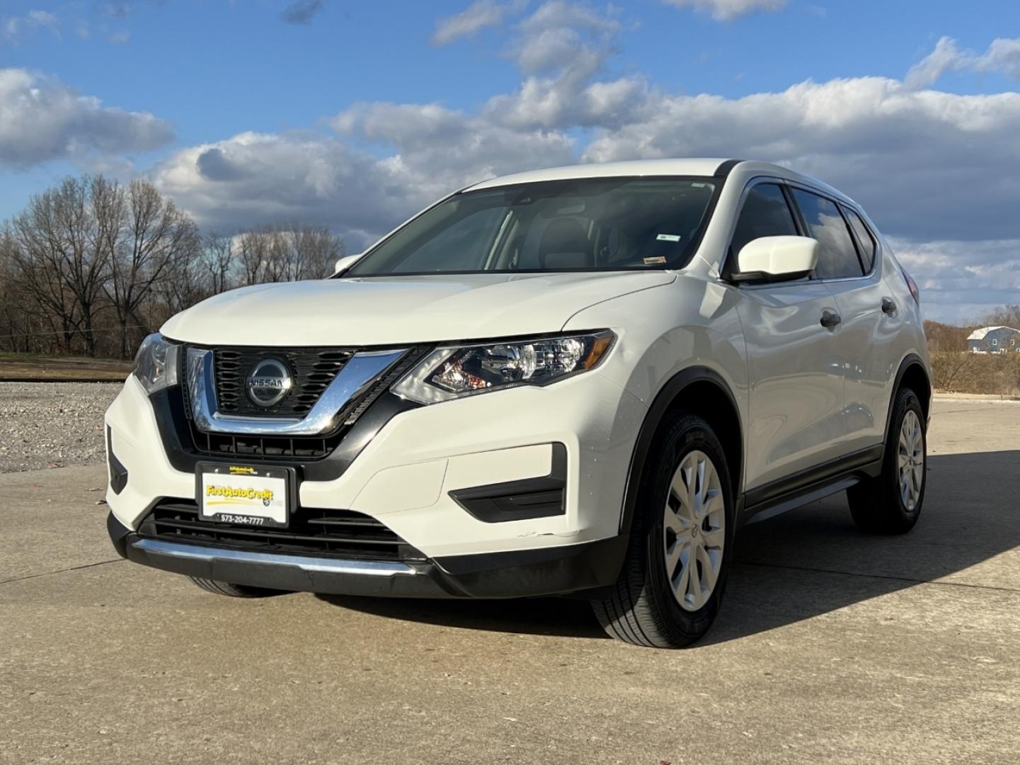 2020 WHITE /Black Cloth NISSAN ROGUE S (KNMAT2MV4LP) with an 2.5L engine, Continuously Variable transmission, located at 2990 Old Orchard Rd., Jackson, MO, 63755, 37.354214, -89.612106 - Photo#4