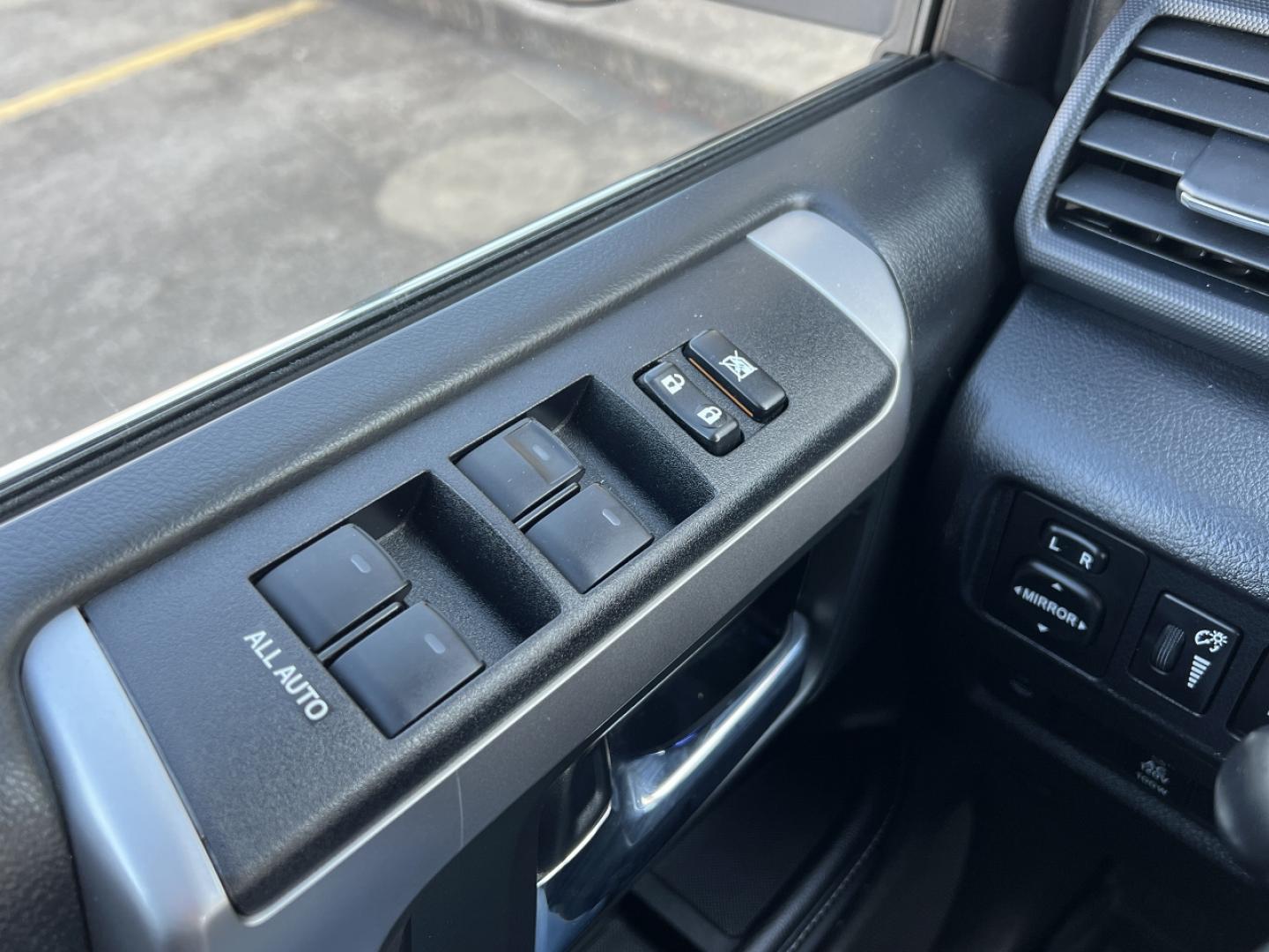 2019 SILVER /Black Leather TOYOTA 4RUNNER LIMITED (JTEBU5JR8K5) with an 4.0L engine, Automatic transmission, located at 2990 Old Orchard Rd., Jackson, MO, 63755, 37.354214, -89.612106 - Photo#31