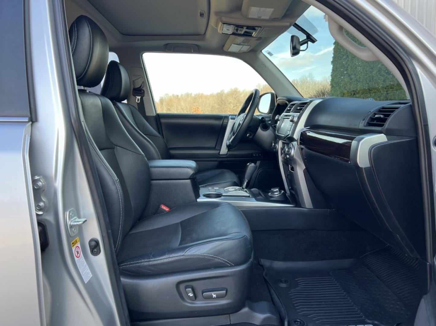 2019 SILVER /Black Leather TOYOTA 4RUNNER LIMITED (JTEBU5JR8K5) with an 4.0L engine, Automatic transmission, located at 2990 Old Orchard Rd., Jackson, MO, 63755, 37.354214, -89.612106 - Photo#18