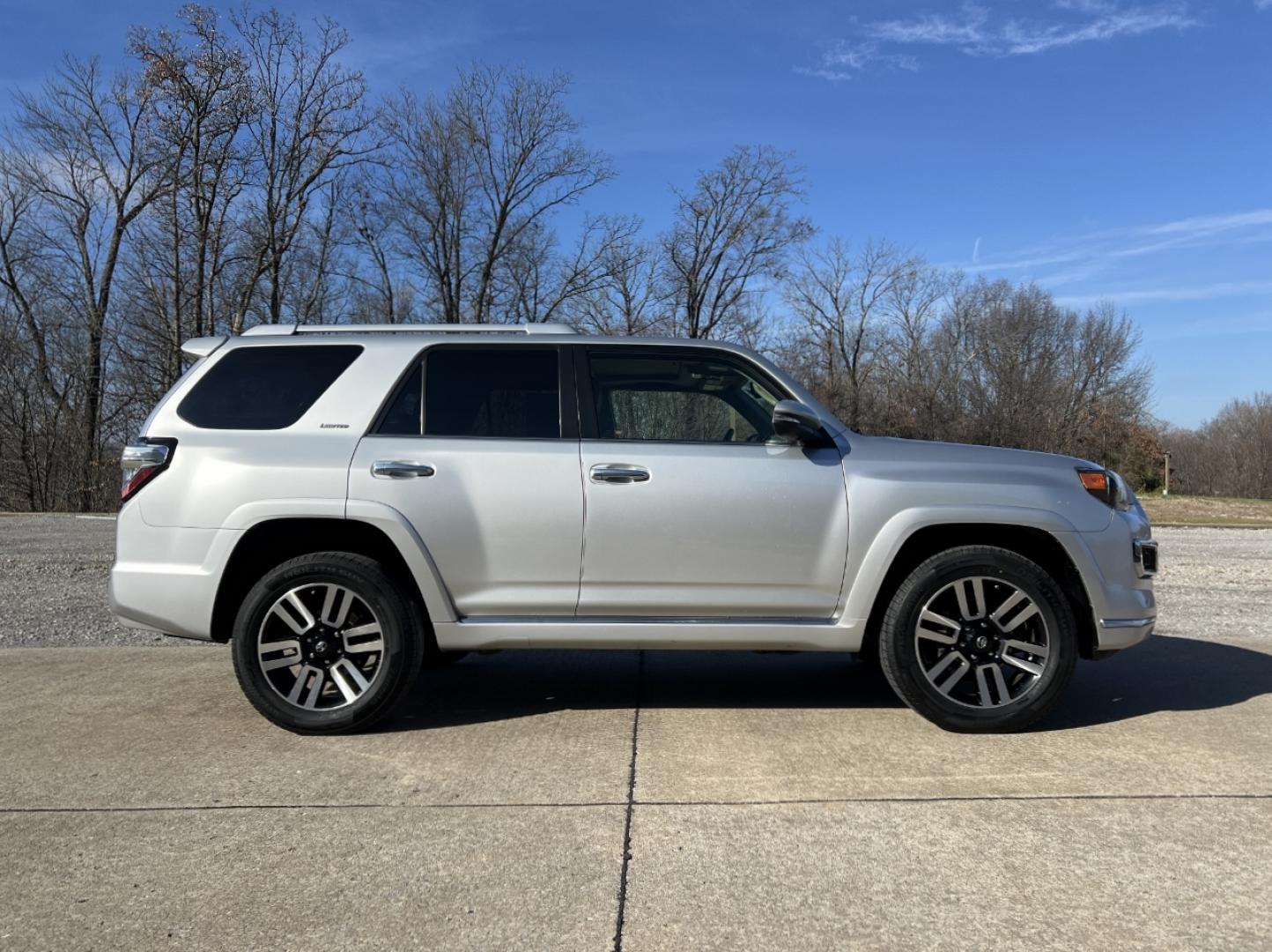 2019 SILVER /Black Leather TOYOTA 4RUNNER LIMITED (JTEBU5JR8K5) with an 4.0L engine, Automatic transmission, located at 2990 Old Orchard Rd., Jackson, MO, 63755, 37.354214, -89.612106 - Photo#10