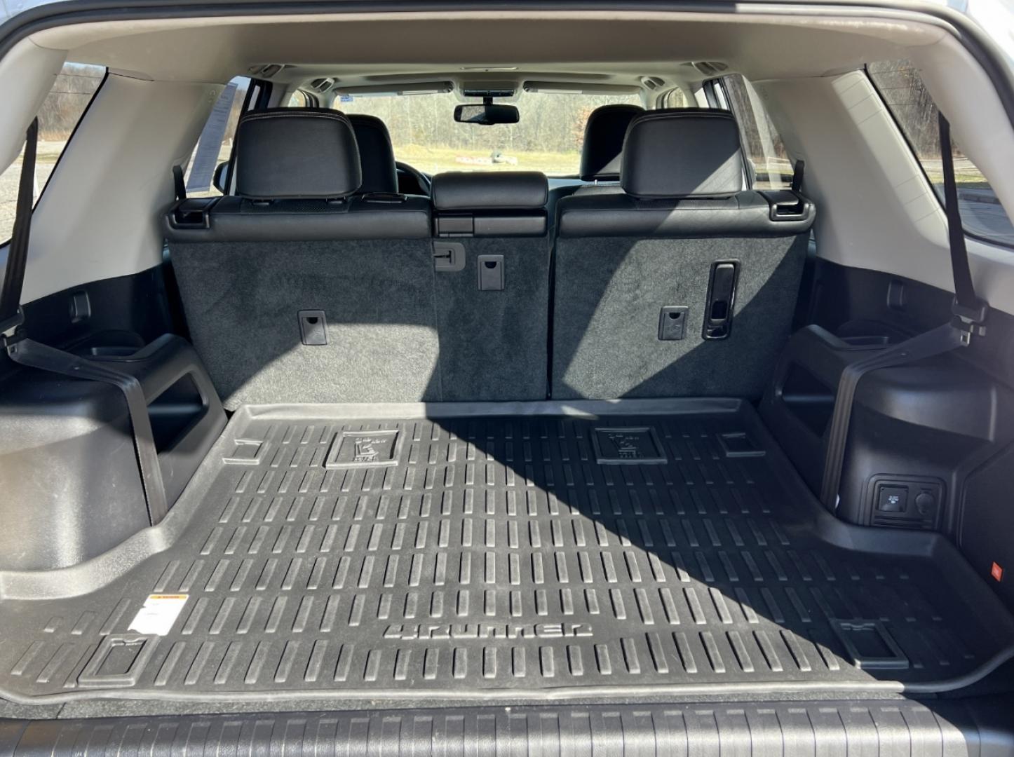 2019 SILVER /Black Leather TOYOTA 4RUNNER LIMITED (JTEBU5JR8K5) with an 4.0L engine, Automatic transmission, located at 2990 Old Orchard Rd., Jackson, MO, 63755, 37.354214, -89.612106 - Photo#23