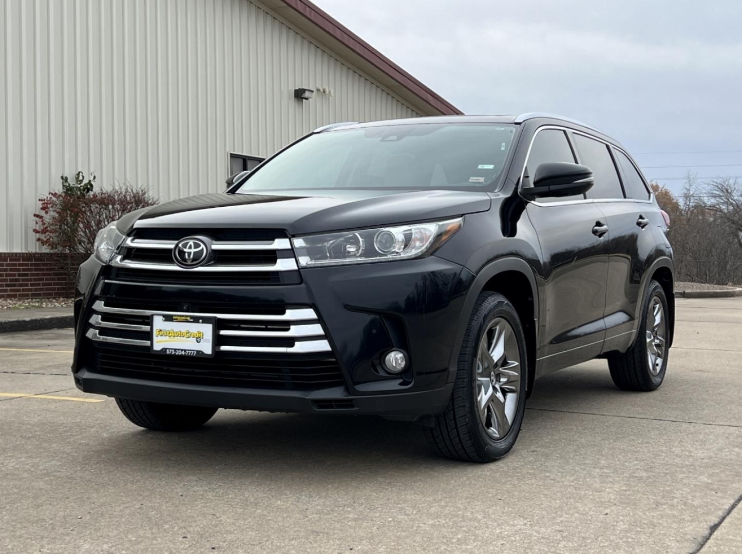 2017 BLACK /Tan Leather TOYOTA HIGHLANDER LIMITED (5TDDZRFH3HS) with an 3.5L engine, Automatic transmission, located at 2990 Old Orchard Rd., Jackson, MO, 63755, 37.354214, -89.612106 - Photo#10