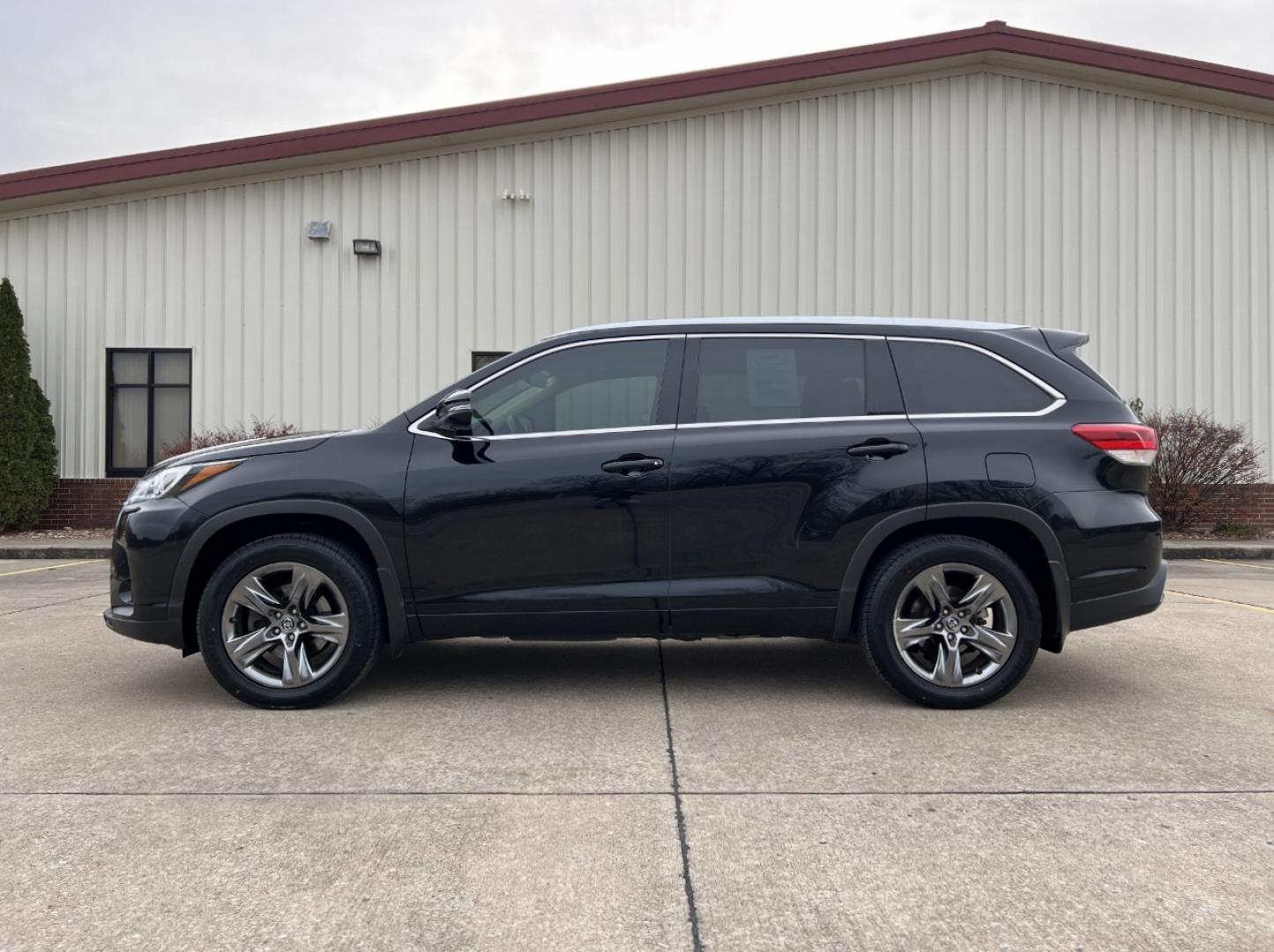 2017 BLACK /Tan Leather TOYOTA HIGHLANDER LIMITED (5TDDZRFH3HS) with an 3.5L engine, Automatic transmission, located at 2990 Old Orchard Rd., Jackson, MO, 63755, 37.354214, -89.612106 - Photo#11