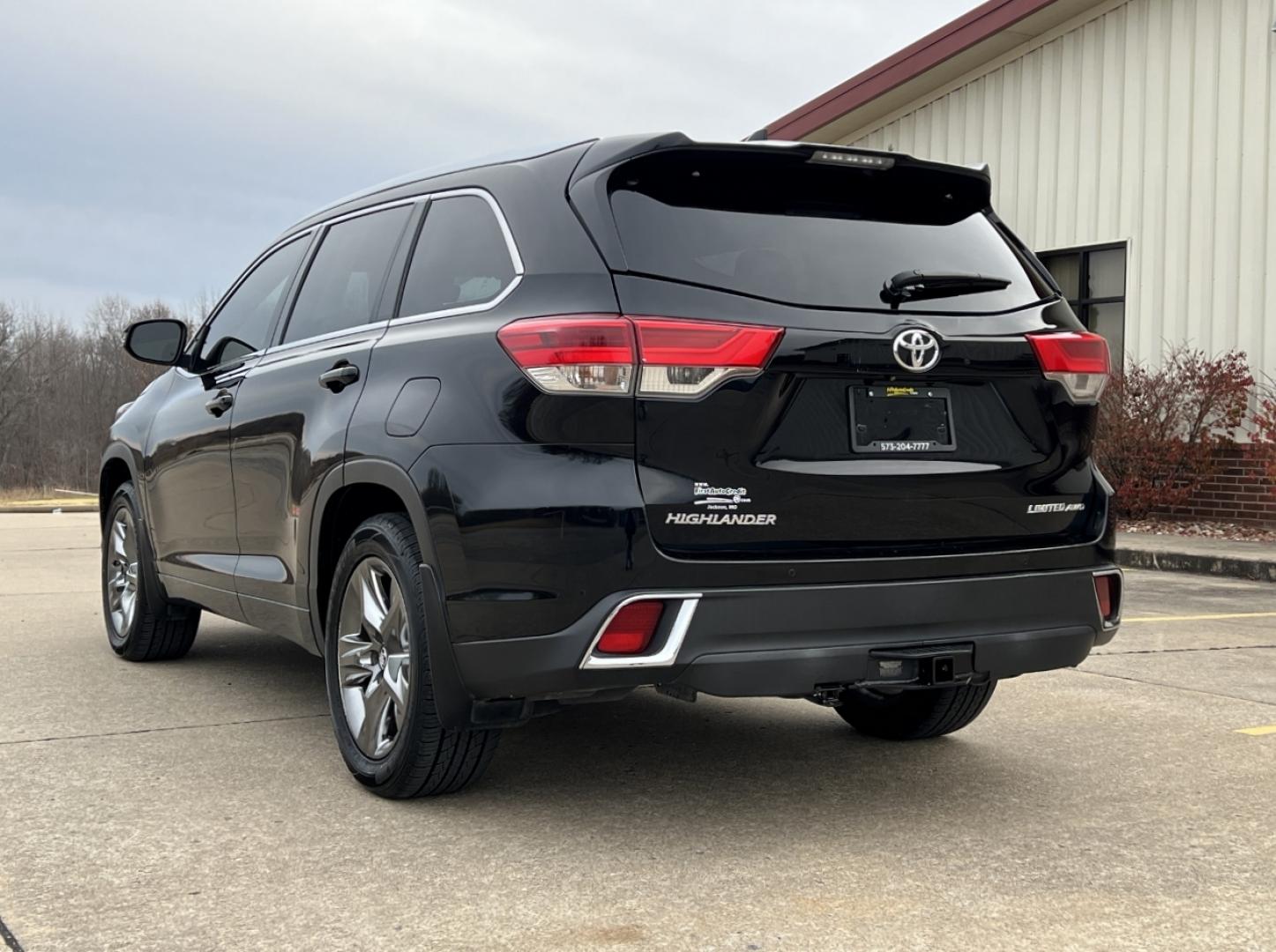 2017 BLACK /Tan Leather TOYOTA HIGHLANDER LIMITED (5TDDZRFH3HS) with an 3.5L engine, Automatic transmission, located at 2990 Old Orchard Rd., Jackson, MO, 63755, 37.354214, -89.612106 - Photo#14