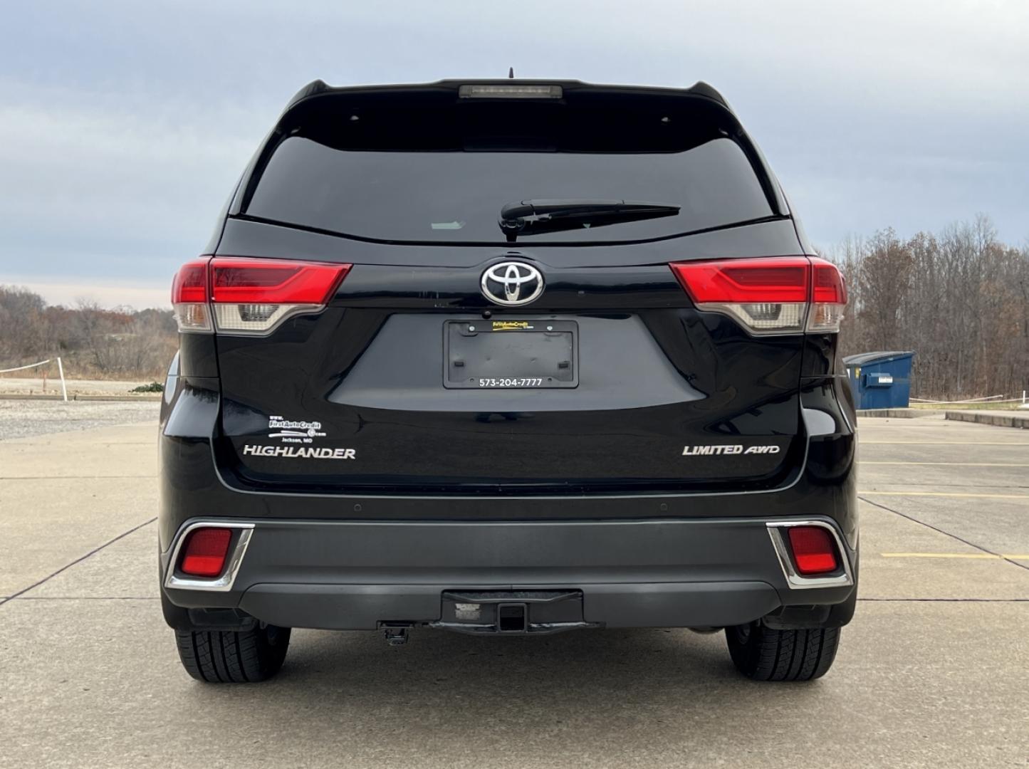 2017 BLACK /Tan Leather TOYOTA HIGHLANDER LIMITED (5TDDZRFH3HS) with an 3.5L engine, Automatic transmission, located at 2990 Old Orchard Rd., Jackson, MO, 63755, 37.354214, -89.612106 - Photo#15