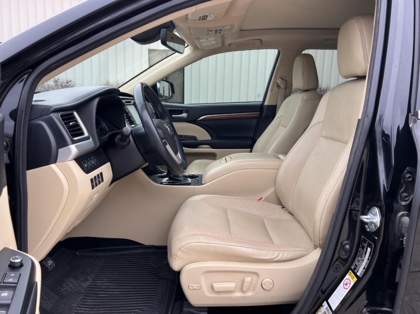 2017 BLACK /Tan Leather TOYOTA HIGHLANDER LIMITED (5TDDZRFH3HS) with an 3.5L engine, Automatic transmission, located at 2990 Old Orchard Rd., Jackson, MO, 63755, 37.354214, -89.612106 - Photo#18