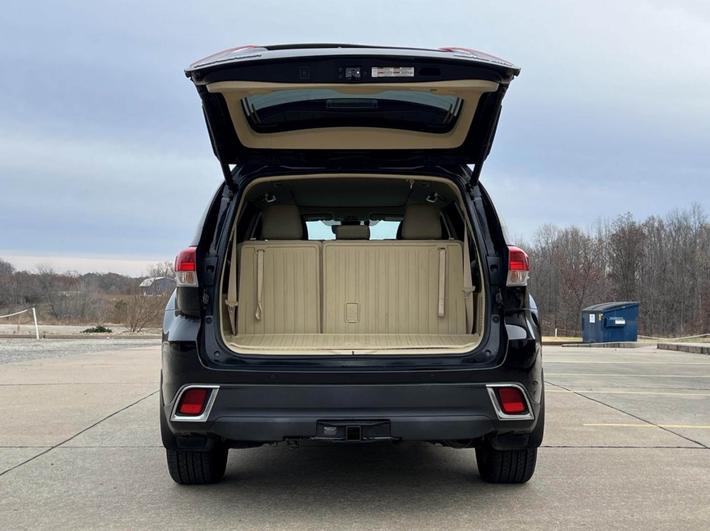 2017 BLACK /Tan Leather TOYOTA HIGHLANDER LIMITED (5TDDZRFH3HS) with an 3.5L engine, Automatic transmission, located at 2990 Old Orchard Rd., Jackson, MO, 63755, 37.354214, -89.612106 - Photo#24