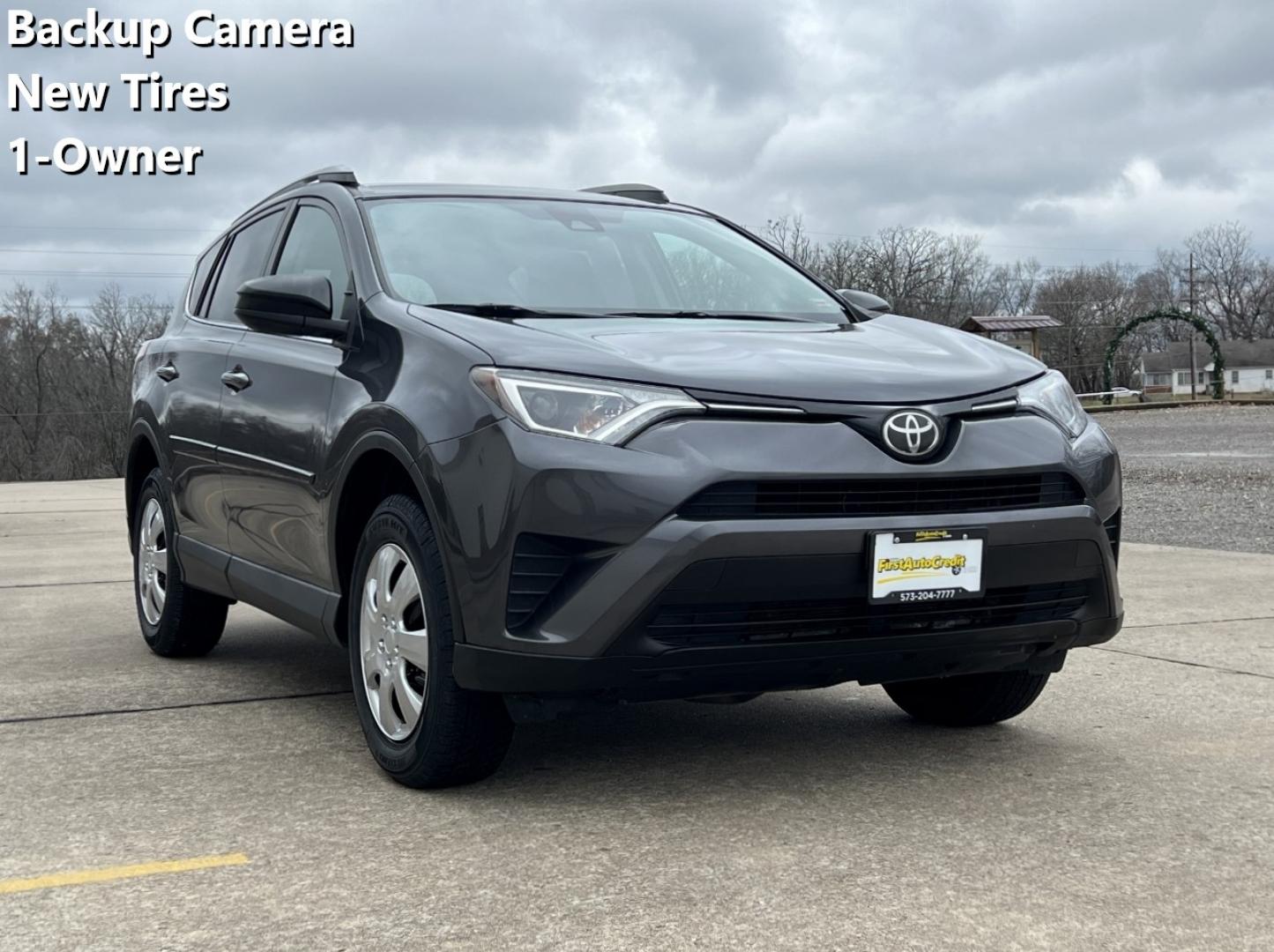 2018 GRAY /Black Cloth TOYOTA RAV4 LE (2T3ZFREV0JW) with an 2.5L engine, Automatic transmission, located at 2990 Old Orchard Rd., Jackson, MO, 63755, 37.354214, -89.612106 - Photo#0