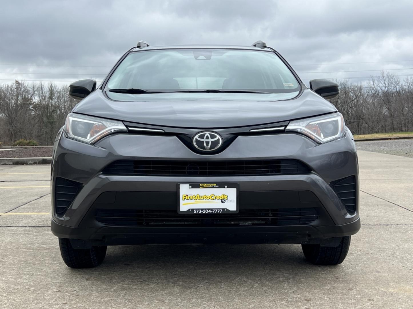 2018 GRAY /Black Cloth TOYOTA RAV4 LE (2T3ZFREV0JW) with an 2.5L engine, Automatic transmission, located at 2990 Old Orchard Rd., Jackson, MO, 63755, 37.354214, -89.612106 - Photo#9