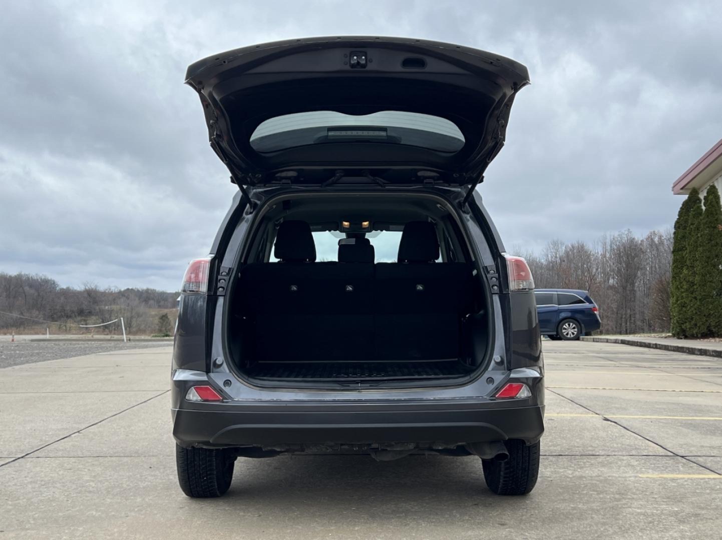 2018 GRAY /Black Cloth TOYOTA RAV4 LE (2T3ZFREV0JW) with an 2.5L engine, Automatic transmission, located at 2990 Old Orchard Rd., Jackson, MO, 63755, 37.354214, -89.612106 - Photo#16