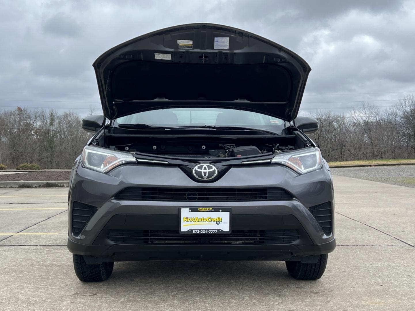 2018 GRAY /Black Cloth TOYOTA RAV4 LE (2T3ZFREV0JW) with an 2.5L engine, Automatic transmission, located at 2990 Old Orchard Rd., Jackson, MO, 63755, 37.354214, -89.612106 - Photo#28