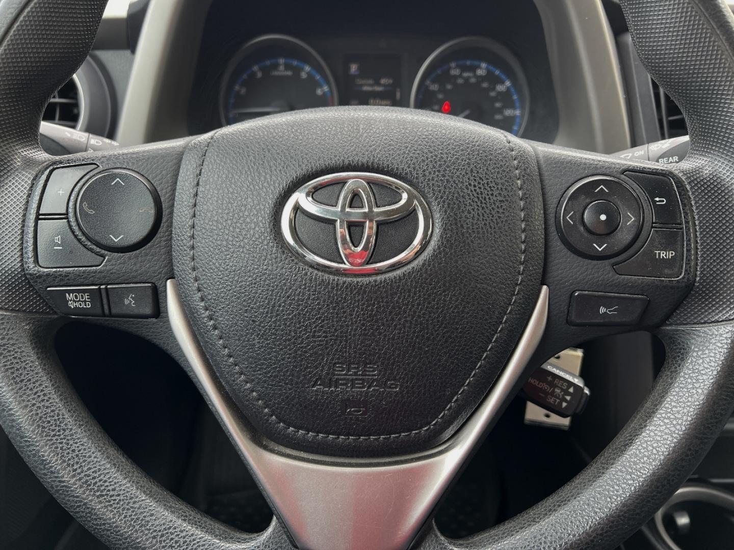 2018 GRAY /Black Cloth TOYOTA RAV4 LE (2T3ZFREV0JW) with an 2.5L engine, Automatic transmission, located at 2990 Old Orchard Rd., Jackson, MO, 63755, 37.354214, -89.612106 - Photo#19