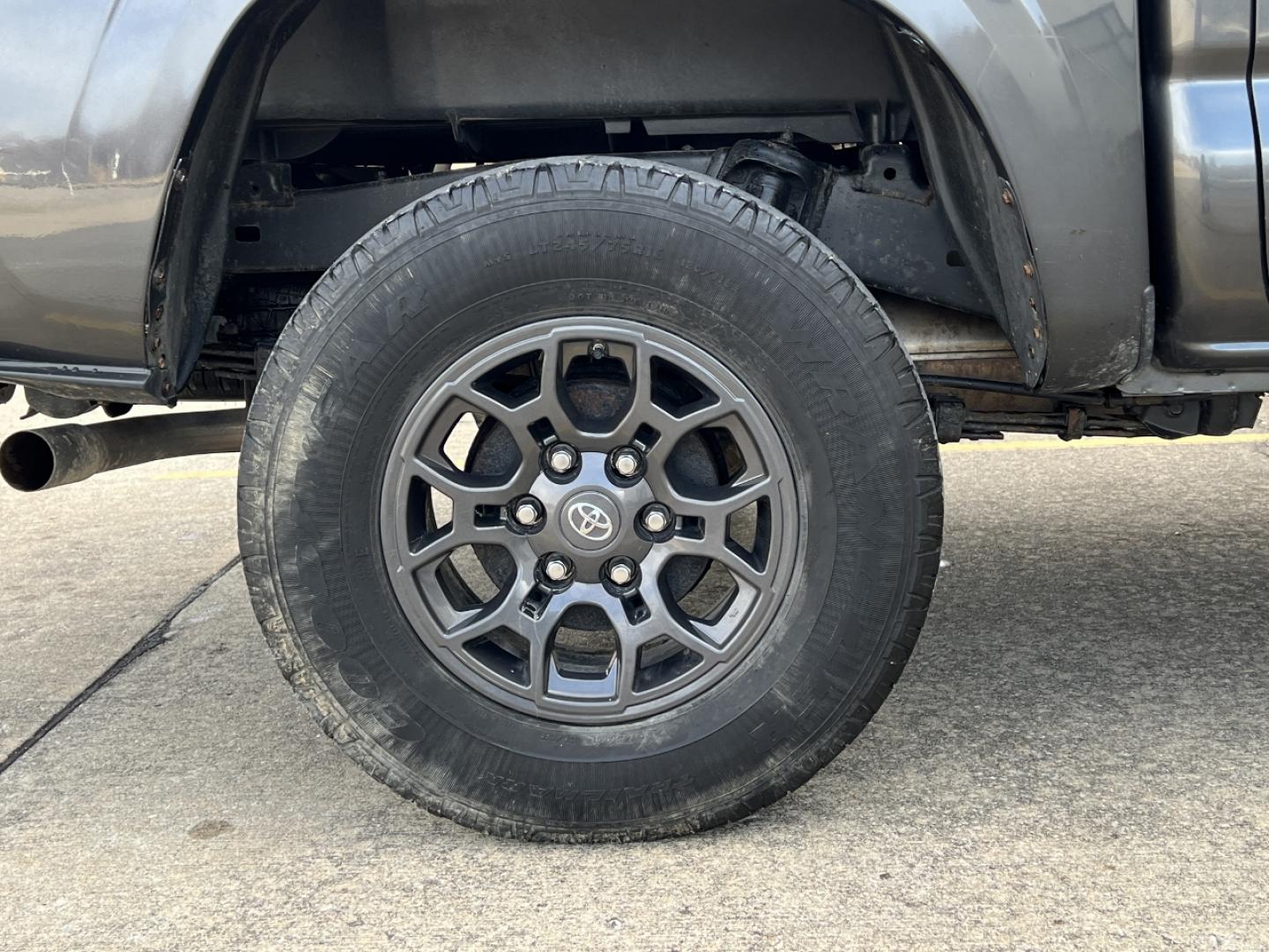 2016 GRAY /Gray Cloth TOYOTA TACOMA DOUBLE CAB (3TMCZ5AN4GM) with an 3.5L engine, Automatic transmission, located at 2990 Old Orchard Rd., Jackson, MO, 63755, 37.354214, -89.612106 - Photo#35