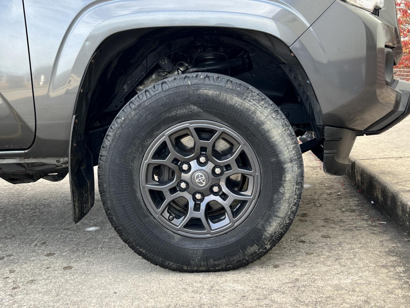 2016 GRAY /Gray Cloth TOYOTA TACOMA DOUBLE CAB (3TMCZ5AN4GM) with an 3.5L engine, Automatic transmission, located at 2990 Old Orchard Rd., Jackson, MO, 63755, 37.354214, -89.612106 - Photo#36