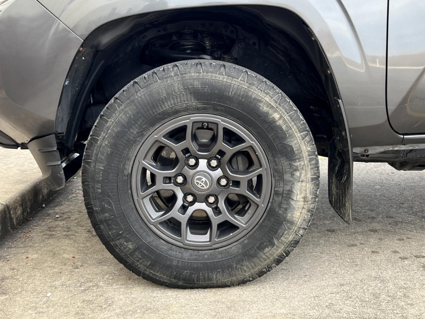 2016 GRAY /Gray Cloth TOYOTA TACOMA DOUBLE CAB (3TMCZ5AN4GM) with an 3.5L engine, Automatic transmission, located at 2990 Old Orchard Rd., Jackson, MO, 63755, 37.354214, -89.612106 - Photo#32