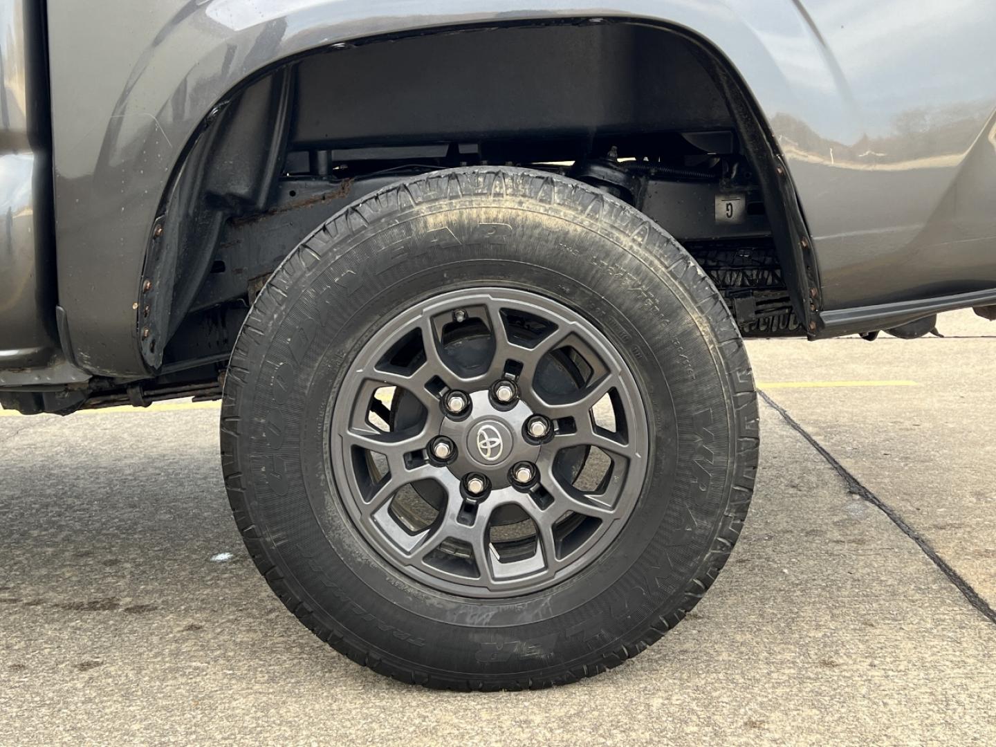 2016 GRAY /Gray Cloth TOYOTA TACOMA DOUBLE CAB (3TMCZ5AN4GM) with an 3.5L engine, Automatic transmission, located at 2990 Old Orchard Rd., Jackson, MO, 63755, 37.354214, -89.612106 - Photo#34