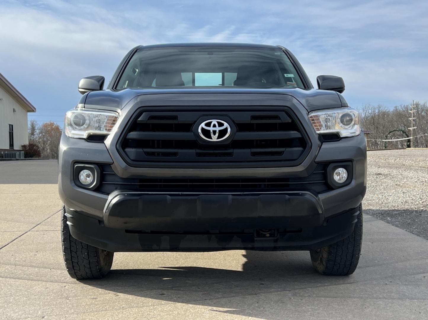 2016 GRAY /Gray Cloth TOYOTA TACOMA DOUBLE CAB (3TMCZ5AN4GM) with an 3.5L engine, Automatic transmission, located at 2990 Old Orchard Rd., Jackson, MO, 63755, 37.354214, -89.612106 - Photo#10