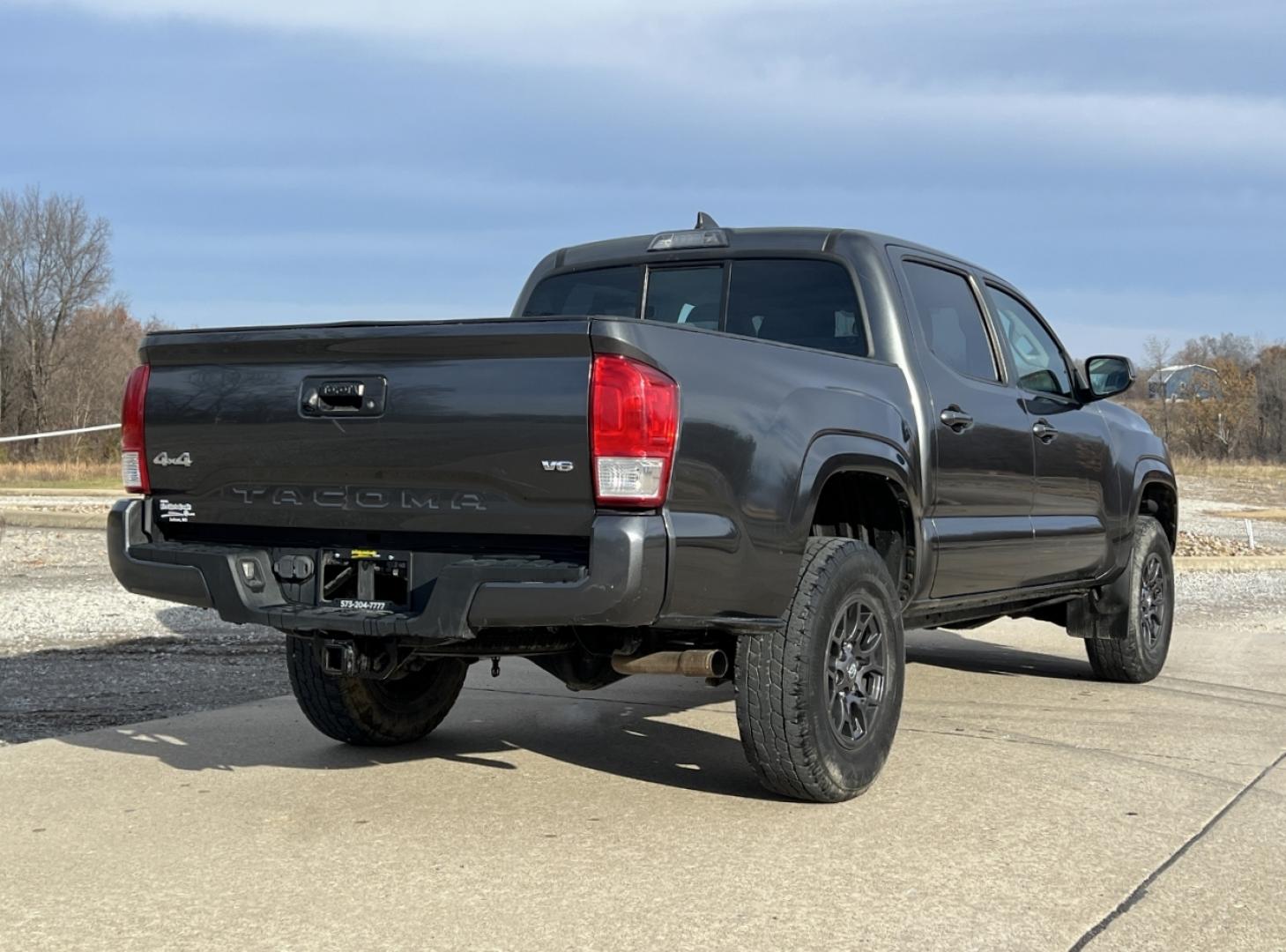 2016 GRAY /Gray Cloth TOYOTA TACOMA DOUBLE CAB (3TMCZ5AN4GM) with an 3.5L engine, Automatic transmission, located at 2990 Old Orchard Rd., Jackson, MO, 63755, 37.354214, -89.612106 - Photo#7