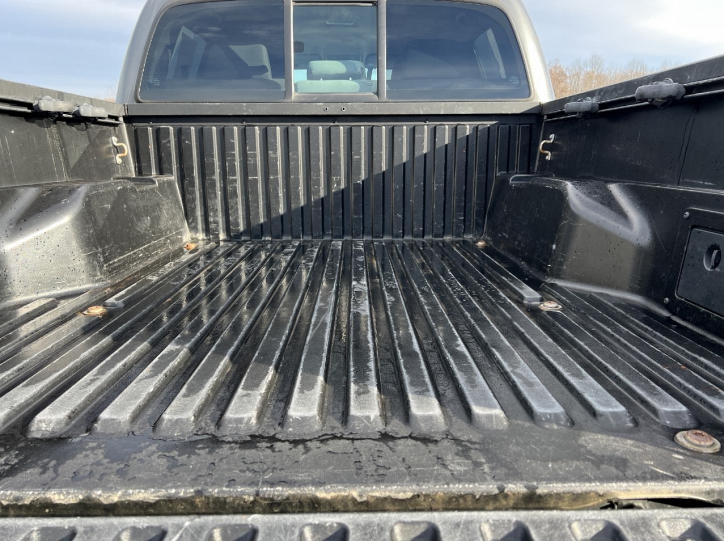 2016 GRAY /Gray Cloth TOYOTA TACOMA DOUBLE CAB (3TMCZ5AN4GM) with an 3.5L engine, Automatic transmission, located at 2990 Old Orchard Rd., Jackson, MO, 63755, 37.354214, -89.612106 - Photo#18