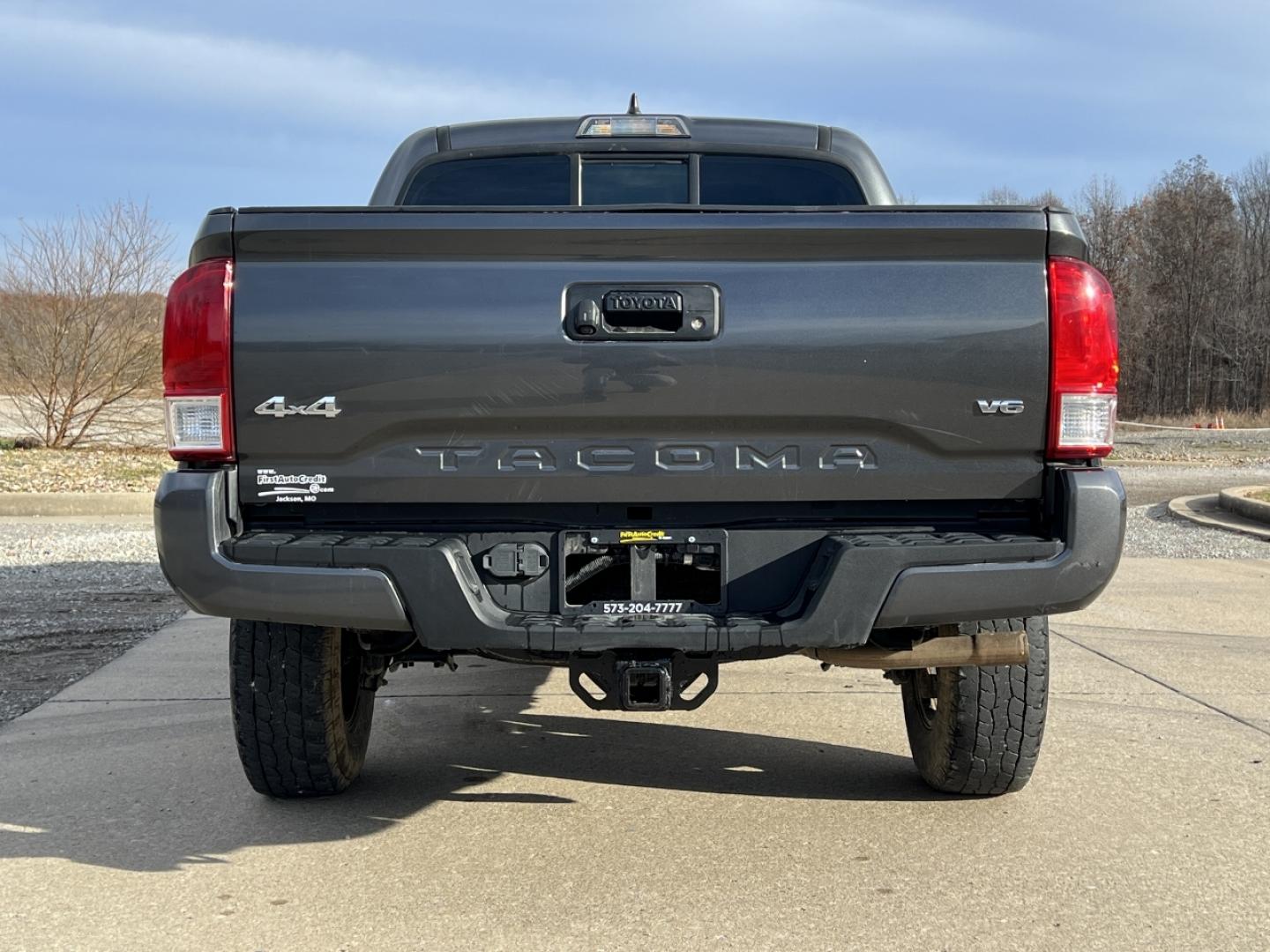 2016 GRAY /Gray Cloth TOYOTA TACOMA DOUBLE CAB (3TMCZ5AN4GM) with an 3.5L engine, Automatic transmission, located at 2990 Old Orchard Rd., Jackson, MO, 63755, 37.354214, -89.612106 - Photo#9