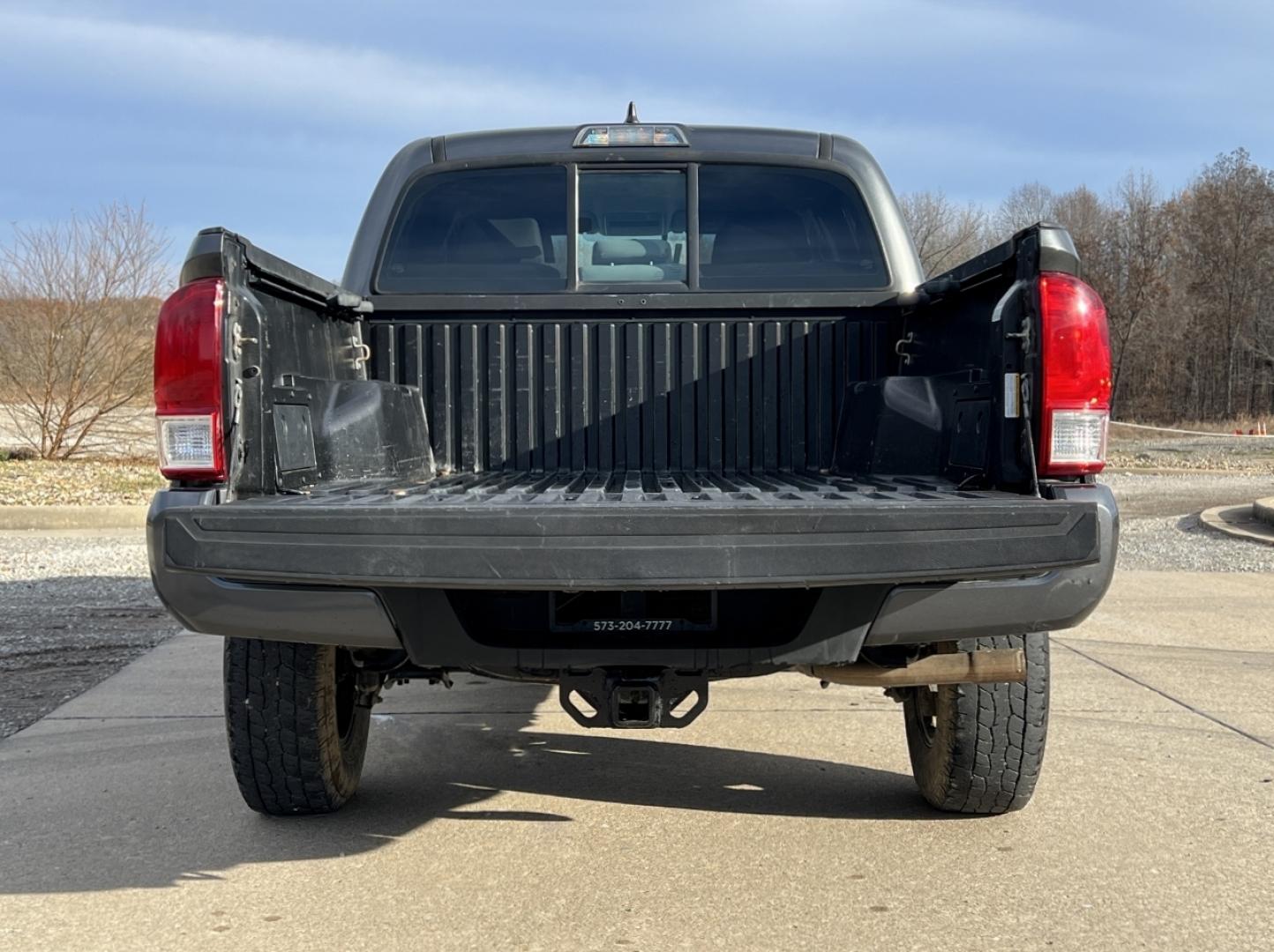 2016 GRAY /Gray Cloth TOYOTA TACOMA DOUBLE CAB (3TMCZ5AN4GM) with an 3.5L engine, Automatic transmission, located at 2990 Old Orchard Rd., Jackson, MO, 63755, 37.354214, -89.612106 - Photo#17