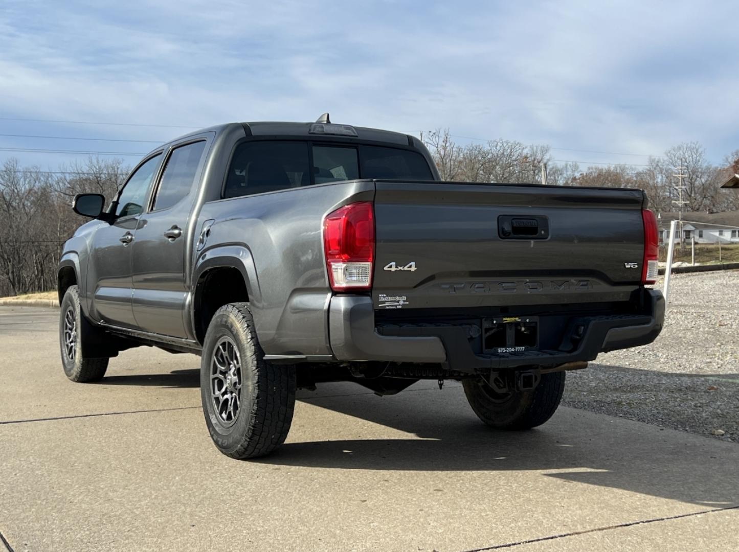 2016 GRAY /Gray Cloth TOYOTA TACOMA DOUBLE CAB (3TMCZ5AN4GM) with an 3.5L engine, Automatic transmission, located at 2990 Old Orchard Rd., Jackson, MO, 63755, 37.354214, -89.612106 - Photo#8