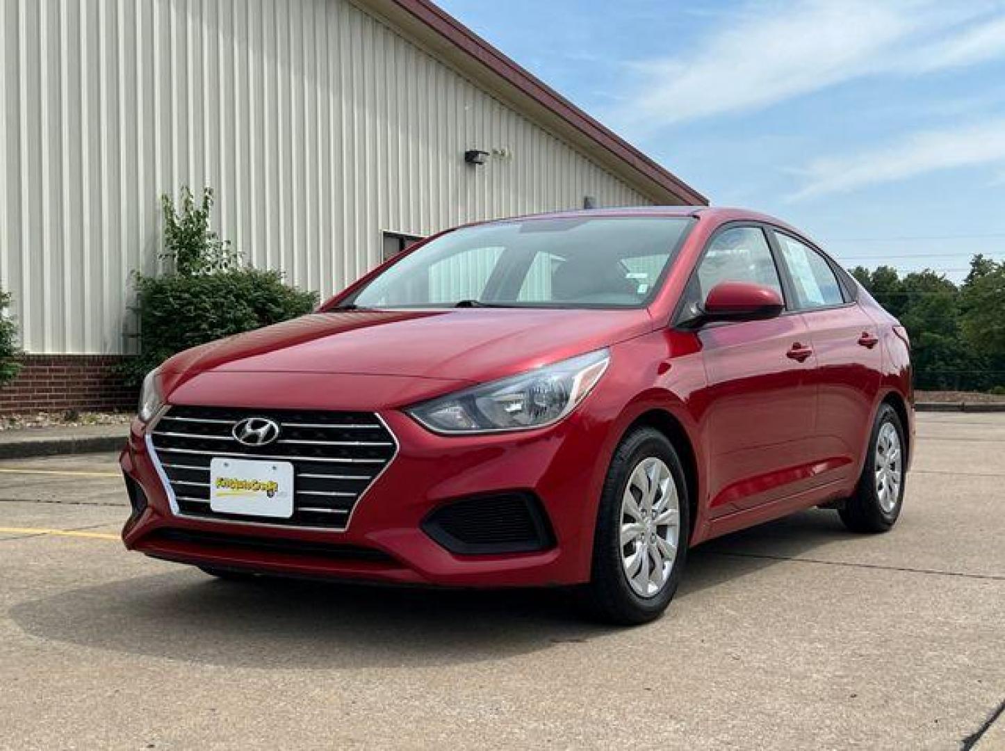 2020 RED /Black HYUNDAI ACCENT SE (3KPC24A61LE) with an 1.6L engine, Continuously Variable transmission, located at 2990 Old Orchard Rd., Jackson, MO, 63755, 37.354214, -89.612106 - Photo#2