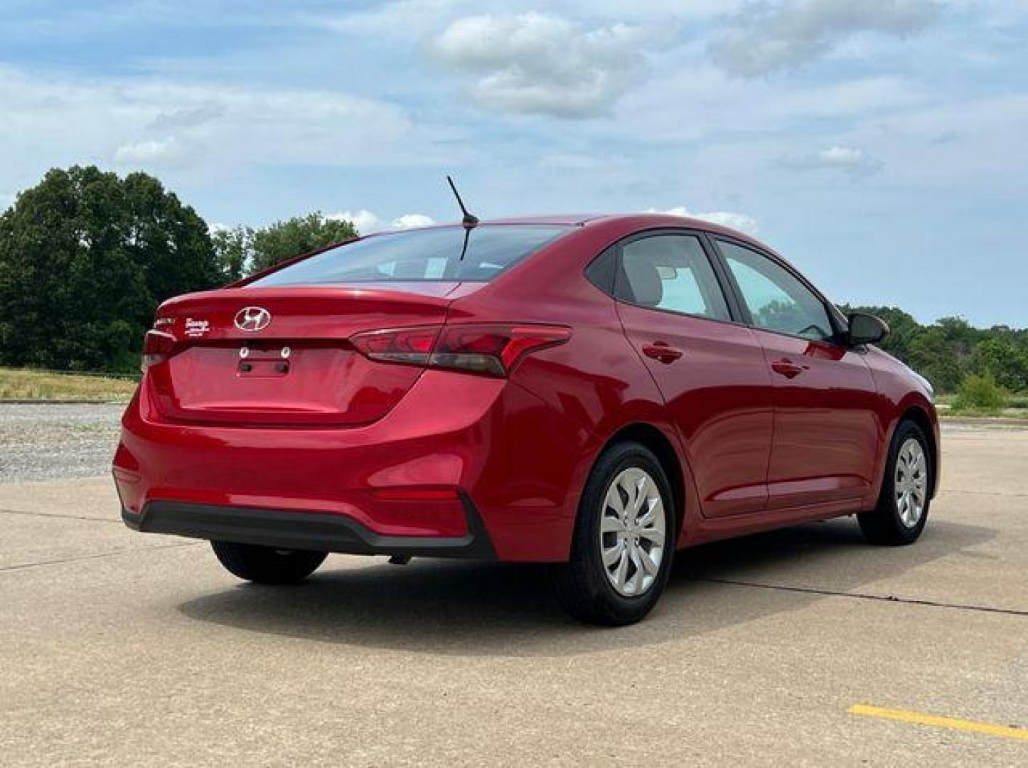 2020 RED /Black HYUNDAI ACCENT SE (3KPC24A61LE) with an 1.6L engine, Continuously Variable transmission, located at 2990 Old Orchard Rd., Jackson, MO, 63755, 37.354214, -89.612106 - Photo#5