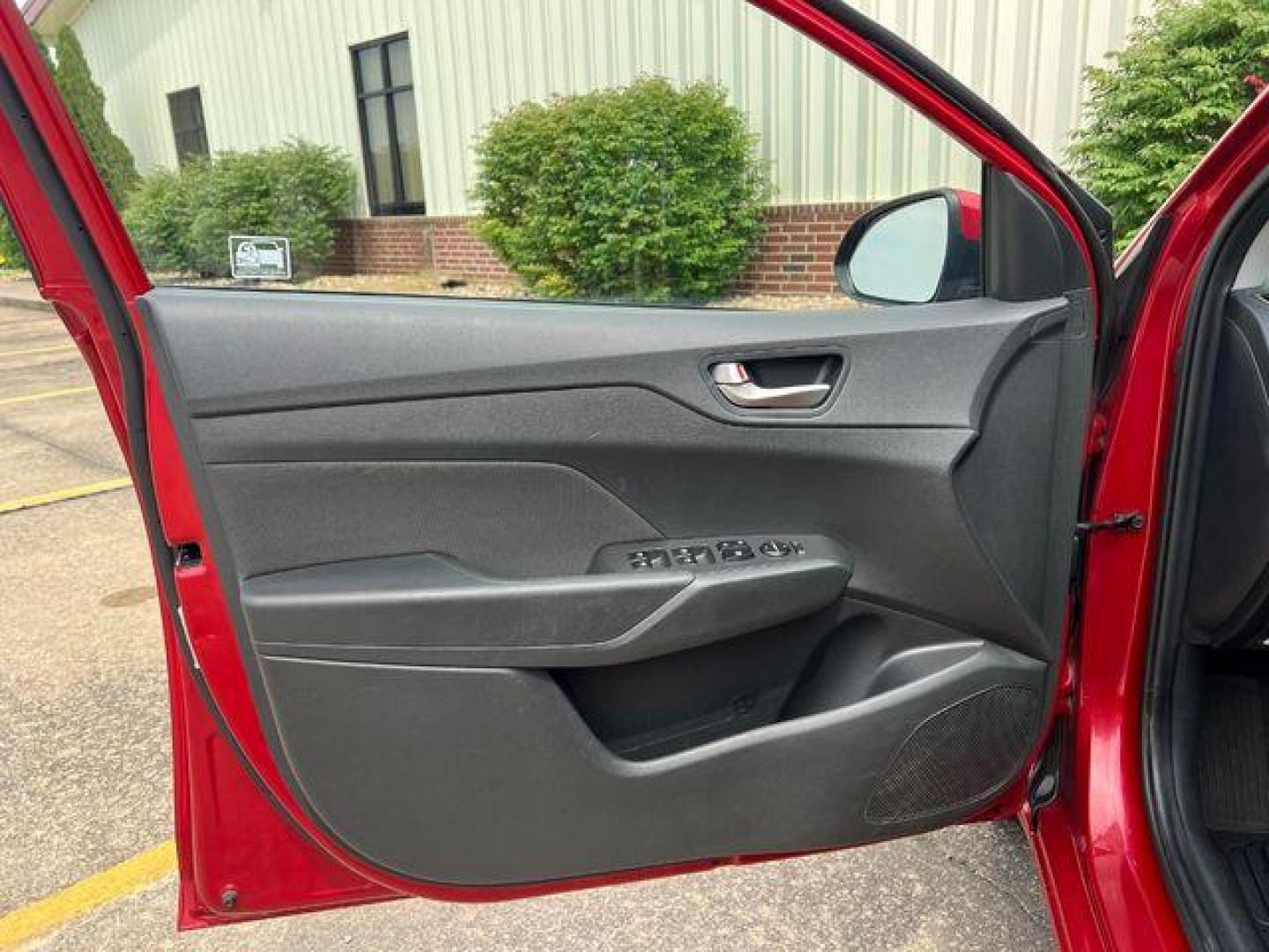 2020 RED /Black HYUNDAI ACCENT SE (3KPC24A61LE) with an 1.6L engine, Continuously Variable transmission, located at 2990 Old Orchard Rd., Jackson, MO, 63755, 37.354214, -89.612106 - Photo#9