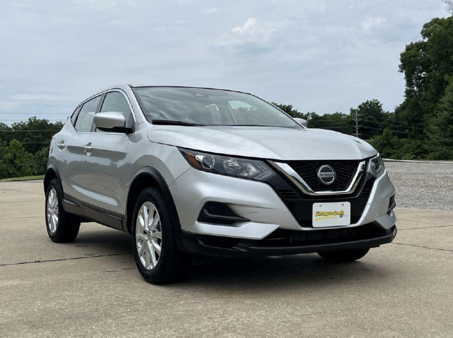 2021 SILVER /Black NISSAN ROGUE SPORT S (JN1BJ1AW6MW) with an 2.0L engine, Continuously Variable transmission, located at 2990 Old Orchard Rd., Jackson, MO, 63755, 37.354214, -89.612106 - Photo#0