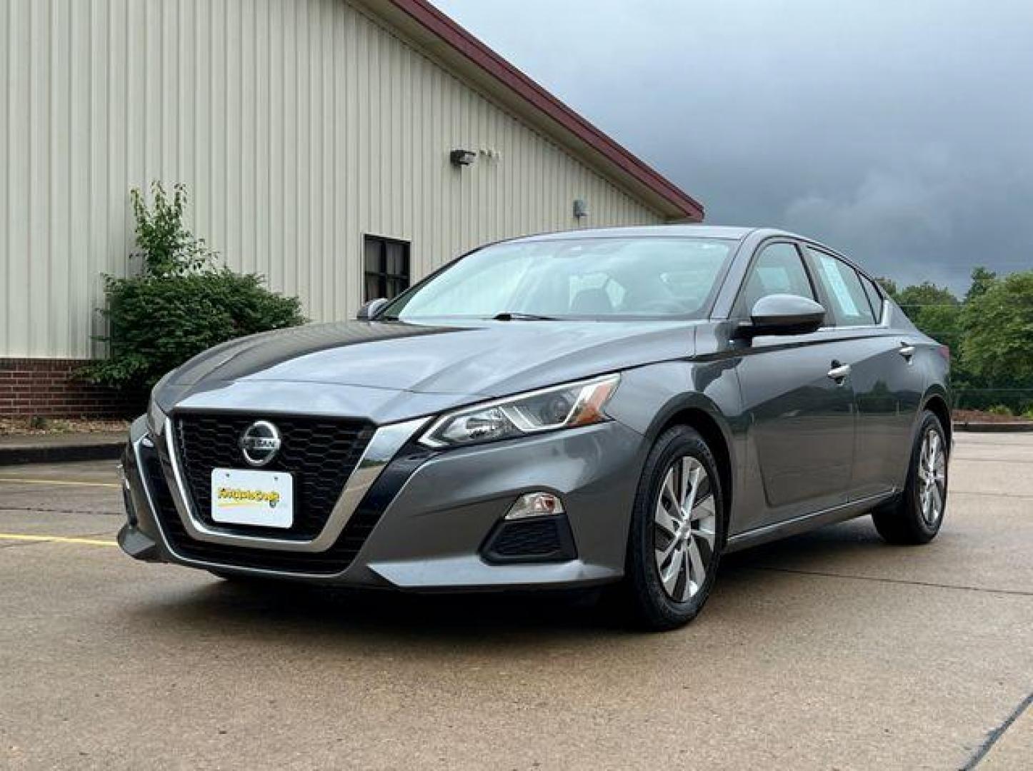 2021 GREY /Black NISSAN ALTIMA S (1N4BL4BV2MN) with an 2.5L engine, Continuously Variable transmission, located at 2990 Old Orchard Rd., Jackson, MO, 63755, 37.354214, -89.612106 - Photo#4