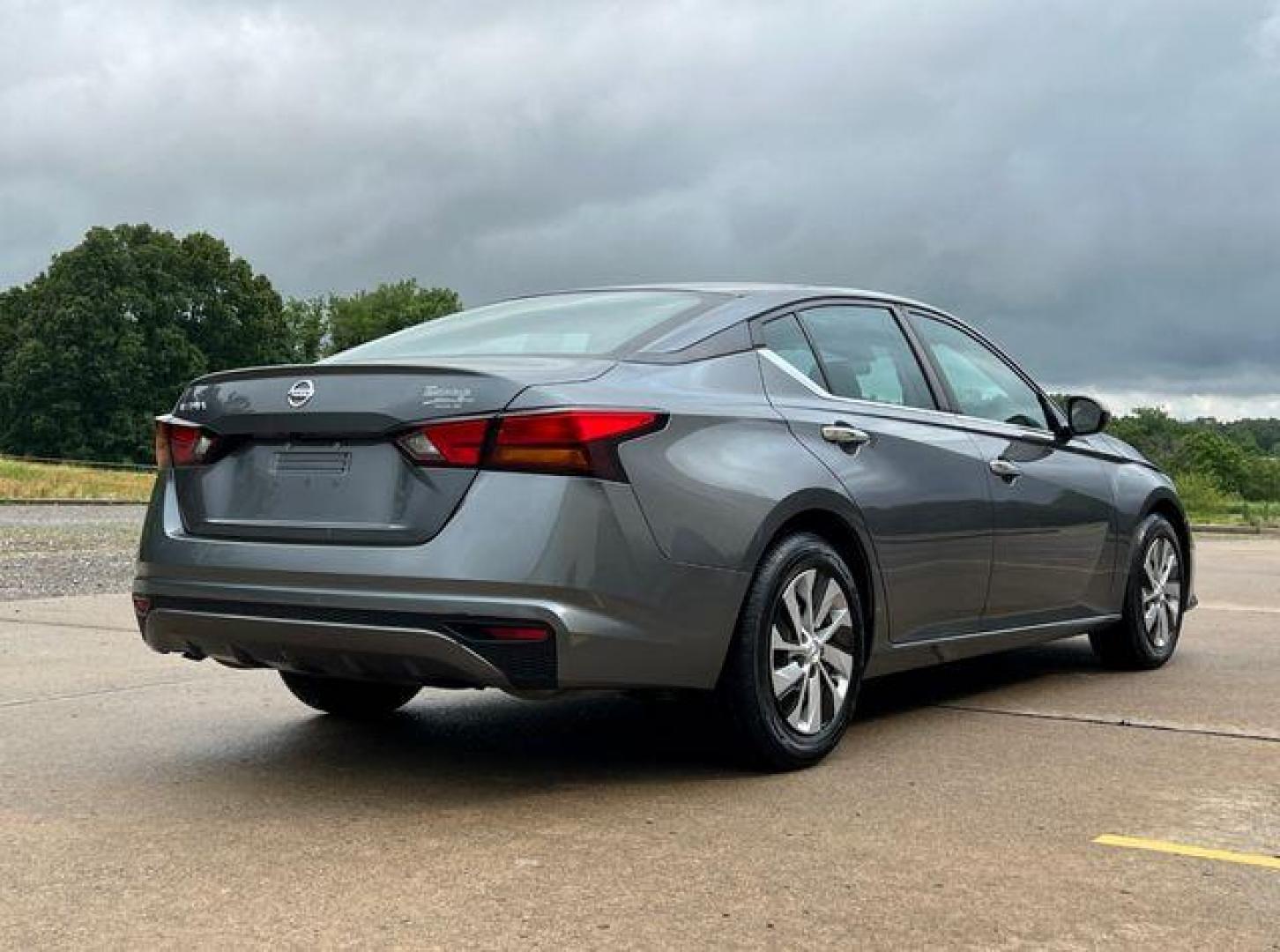 2021 GREY /Black NISSAN ALTIMA S (1N4BL4BV2MN) with an 2.5L engine, Continuously Variable transmission, located at 2990 Old Orchard Rd., Jackson, MO, 63755, 37.354214, -89.612106 - Photo#7