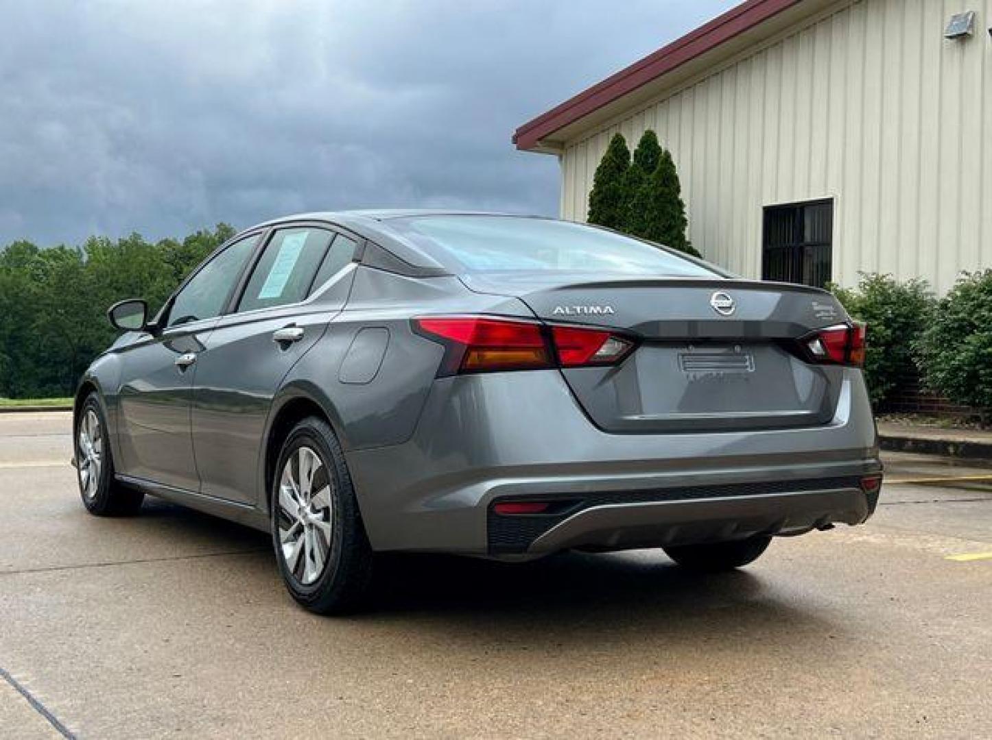 2021 GREY /Black NISSAN ALTIMA S (1N4BL4BV2MN) with an 2.5L engine, Continuously Variable transmission, located at 2990 Old Orchard Rd., Jackson, MO, 63755, 37.354214, -89.612106 - Photo#8