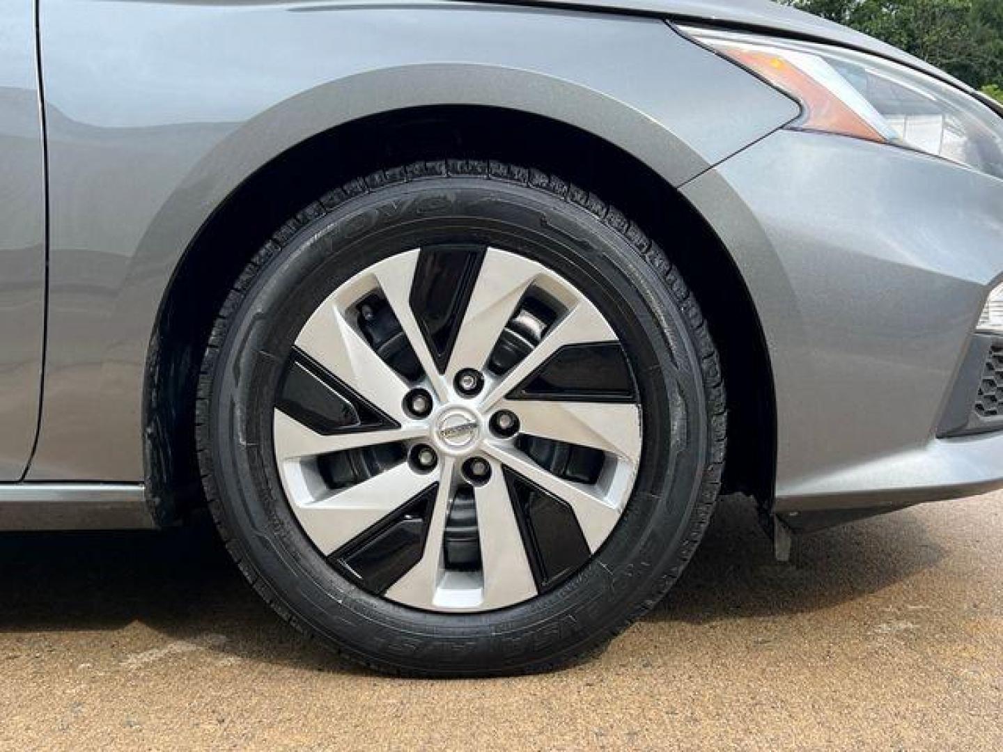 2021 GREY /Black NISSAN ALTIMA S (1N4BL4BV2MN) with an 2.5L engine, Continuously Variable transmission, located at 2990 Old Orchard Rd., Jackson, MO, 63755, 37.354214, -89.612106 - Photo#40