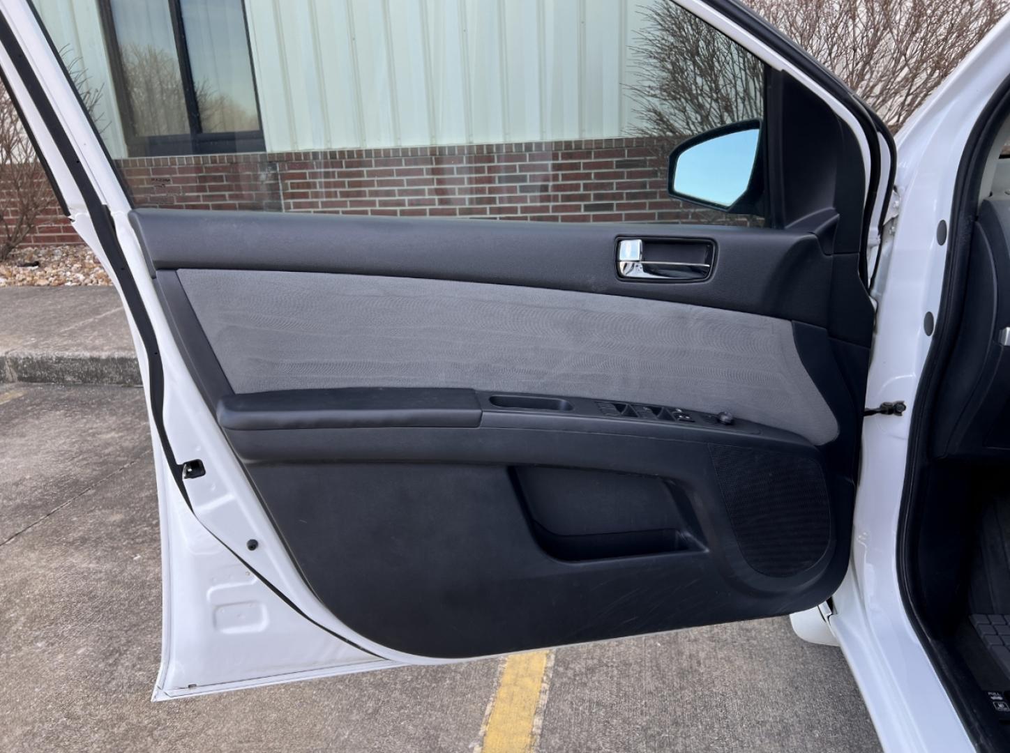 2011 WHITE /Gray Cloth NISSAN SENTRA 2.0 S (3N1AB6AP7BL) with an 2.0L 4 Cyl. engine, Continuously Variable transmission, located at 2990 Old Orchard Rd., Jackson, MO, 63755, 37.354214, -89.612106 - 2011 Nissan Sentra 2.0 S 150xxx miles Front Wheel Drive 2.0L 4 Cyl. Automatic Cruise Power Windows/Locks/Mirrors We have financing available and we accept trades! Fill out a credit application on our website or come by today! If you have any questions, give us a call at (573) 204-7777 or vis - Photo#9