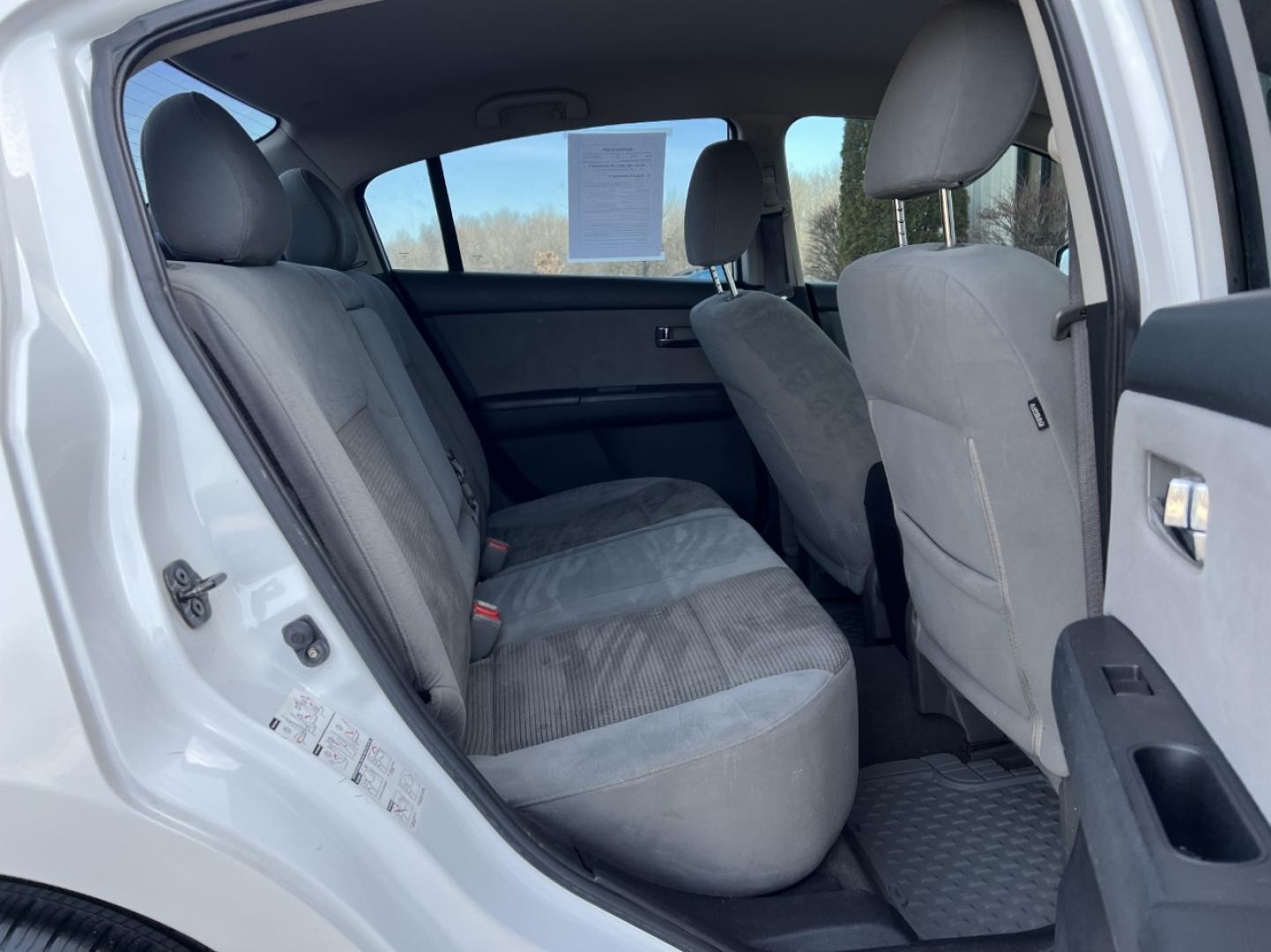 2011 WHITE /Gray Cloth NISSAN SENTRA 2.0 S (3N1AB6AP7BL) with an 2.0L 4 Cyl. engine, Continuously Variable transmission, located at 2990 Old Orchard Rd., Jackson, MO, 63755, 37.354214, -89.612106 - 2011 Nissan Sentra 2.0 S 150xxx miles Front Wheel Drive 2.0L 4 Cyl. Automatic Cruise Power Windows/Locks/Mirrors We have financing available and we accept trades! Fill out a credit application on our website or come by today! If you have any questions, give us a call at (573) 204-7777 or vis - Photo#14