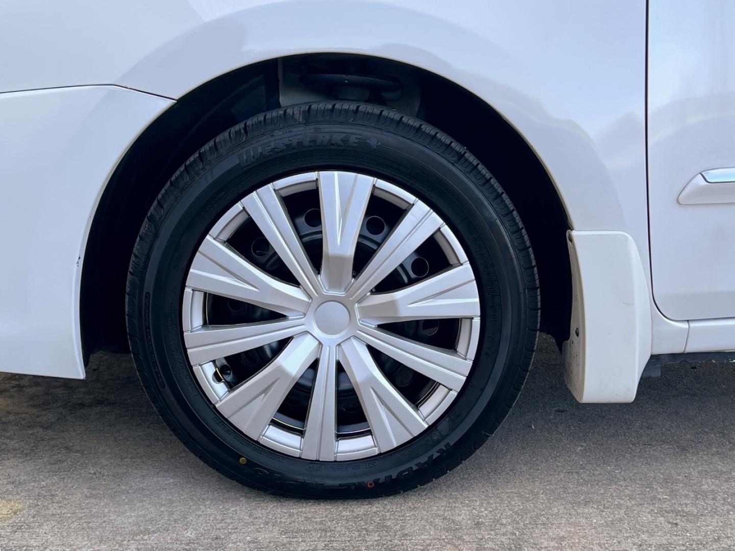 2011 WHITE /Gray Cloth NISSAN SENTRA 2.0 S (3N1AB6AP7BL) with an 2.0L 4 Cyl. engine, Continuously Variable transmission, located at 2990 Old Orchard Rd., Jackson, MO, 63755, 37.354214, -89.612106 - 2011 Nissan Sentra 2.0 S 150xxx miles Front Wheel Drive 2.0L 4 Cyl. Automatic Cruise Power Windows/Locks/Mirrors We have financing available and we accept trades! Fill out a credit application on our website or come by today! If you have any questions, give us a call at (573) 204-7777 or vis - Photo#28